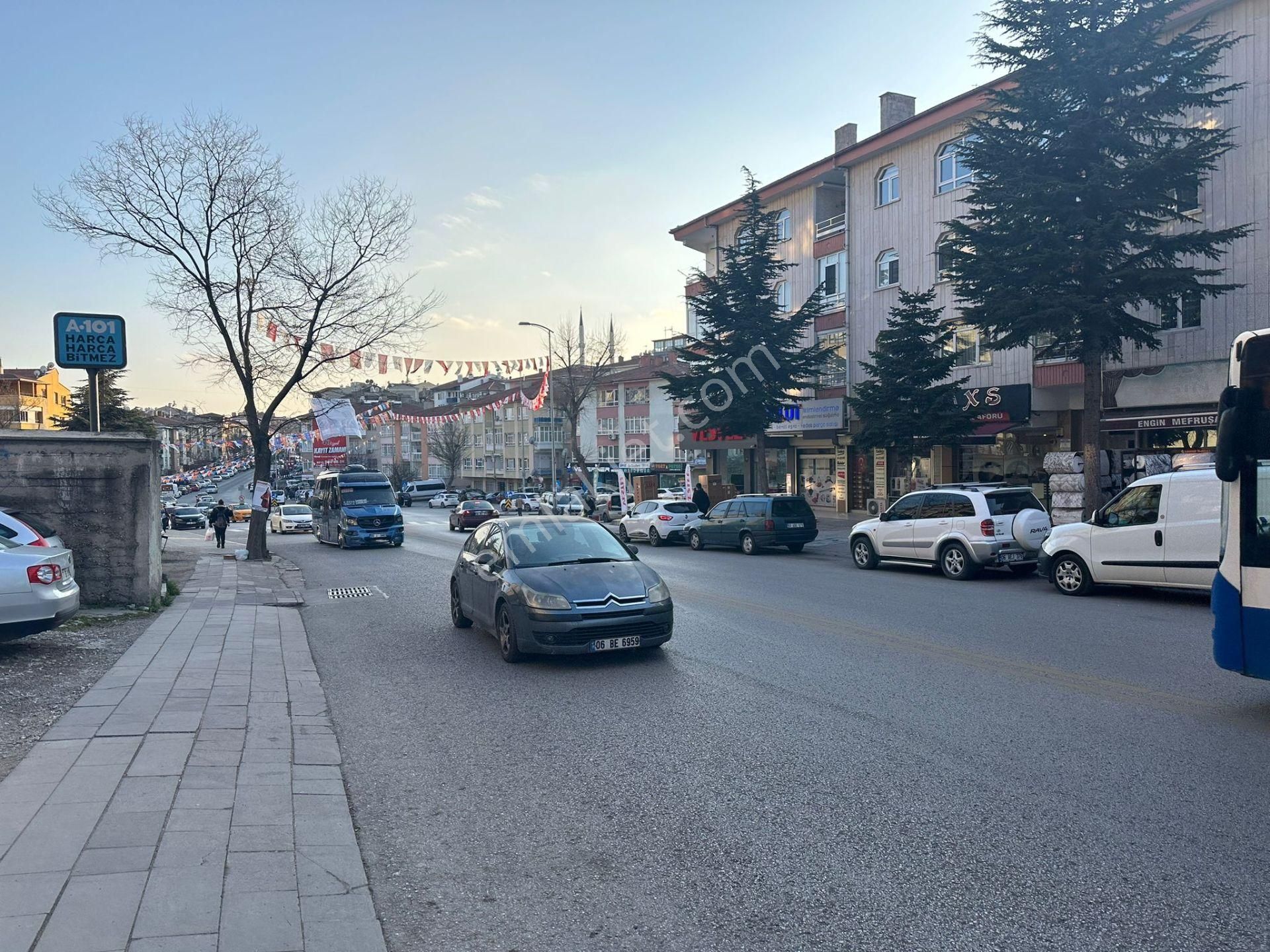 Yunus Emre Cd Üzeri Hastaneler Yakını 3+1 Ortakat Temiz Daire!