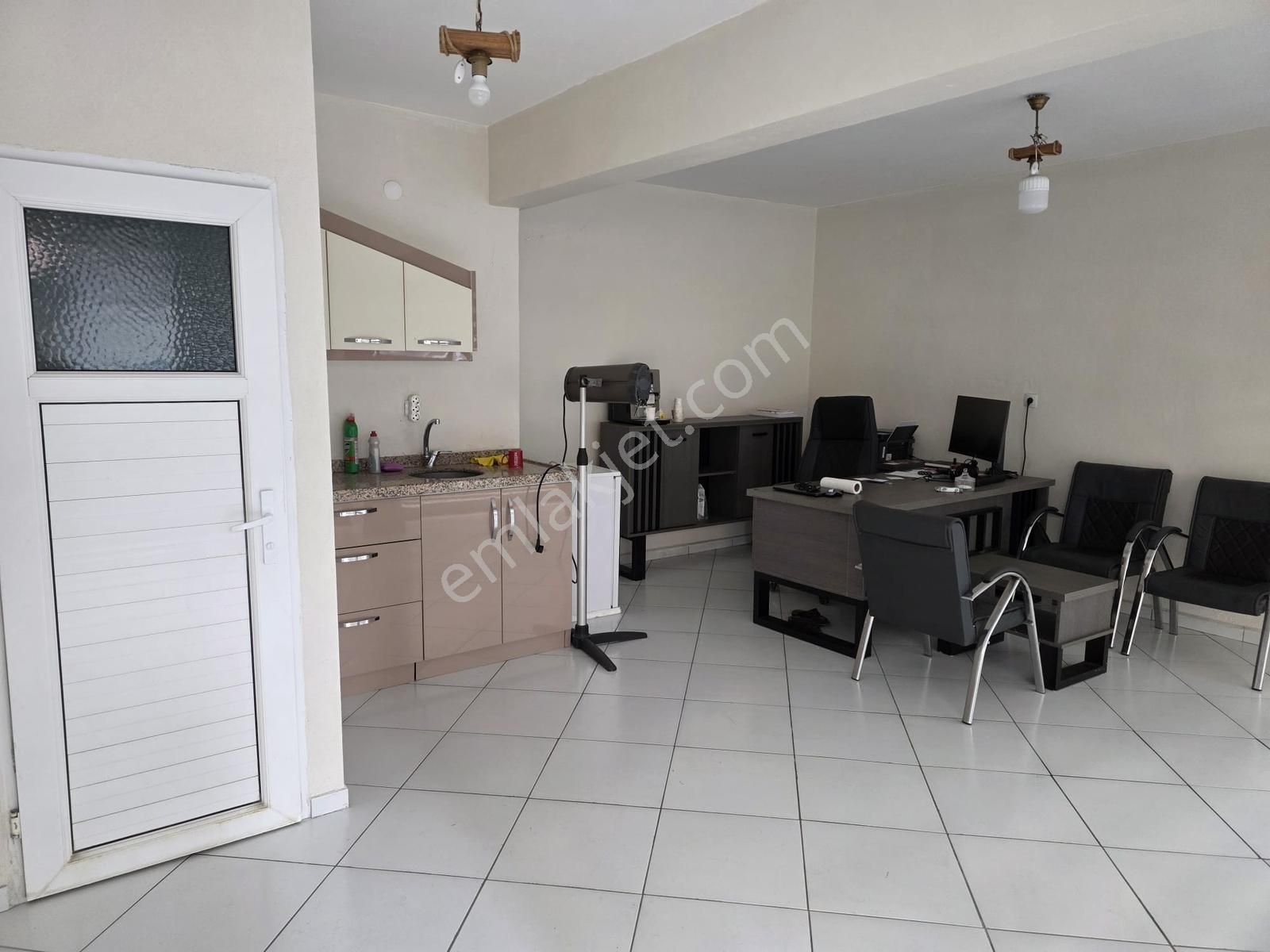 Hüriyet Mahalesi De Kiralik 25 M2 Giriş Dukkan - Görsel 8