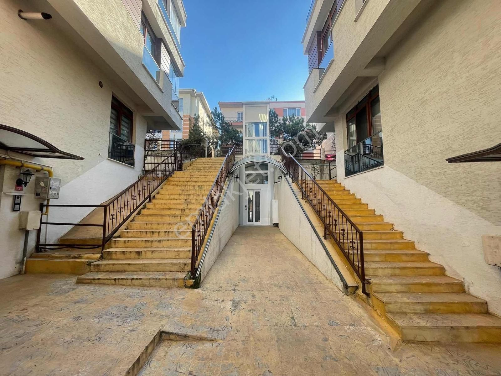 Göztepe Mh. Atatürk Bulvarı Yakını Kiralık 2+1 Daire - Görsel 2