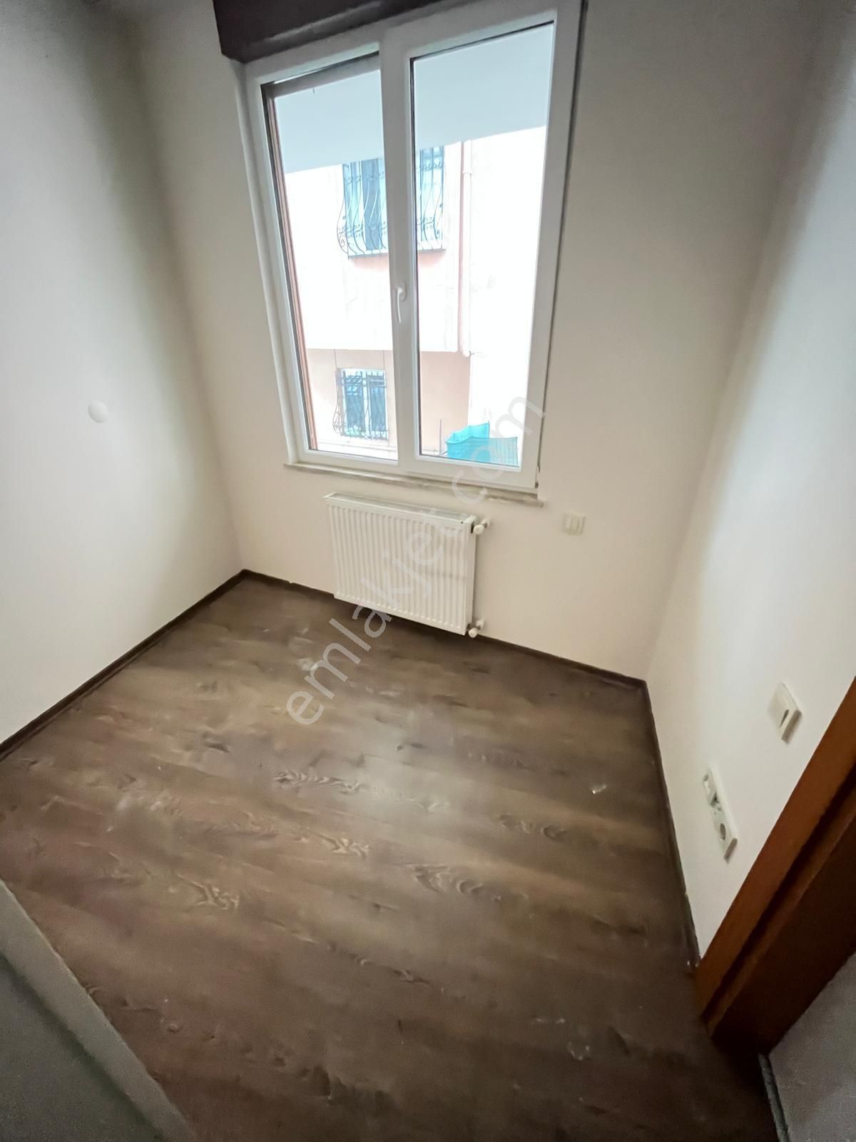 Küçükyalı 63'de Ön Cephe Prestijli Binada Katta 1+1 - Görsel 23