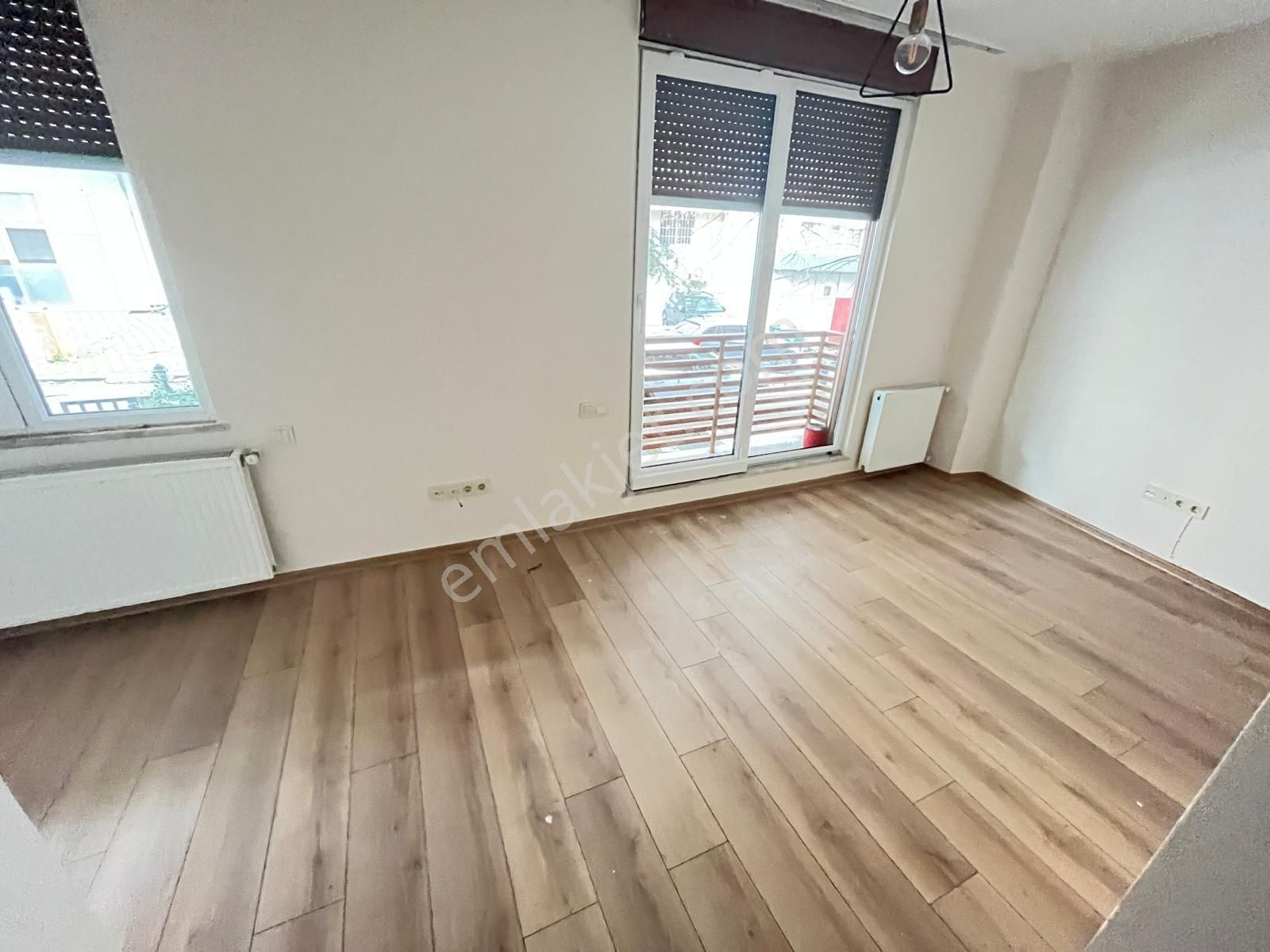 Küçükyalı 63'de Ön Cephe Prestijli Binada Katta 1+1 - Görsel 28