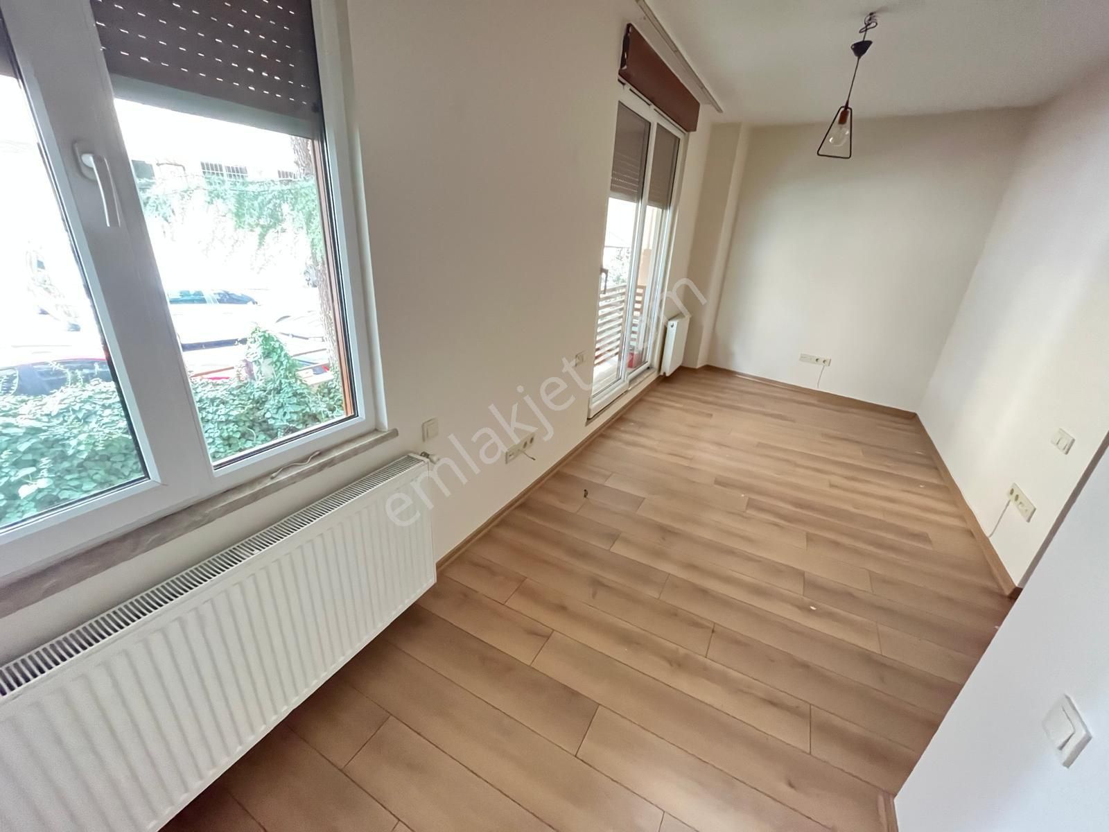 Küçükyalı 63'de Ön Cephe Prestijli Binada Katta 1+1 - Görsel 27