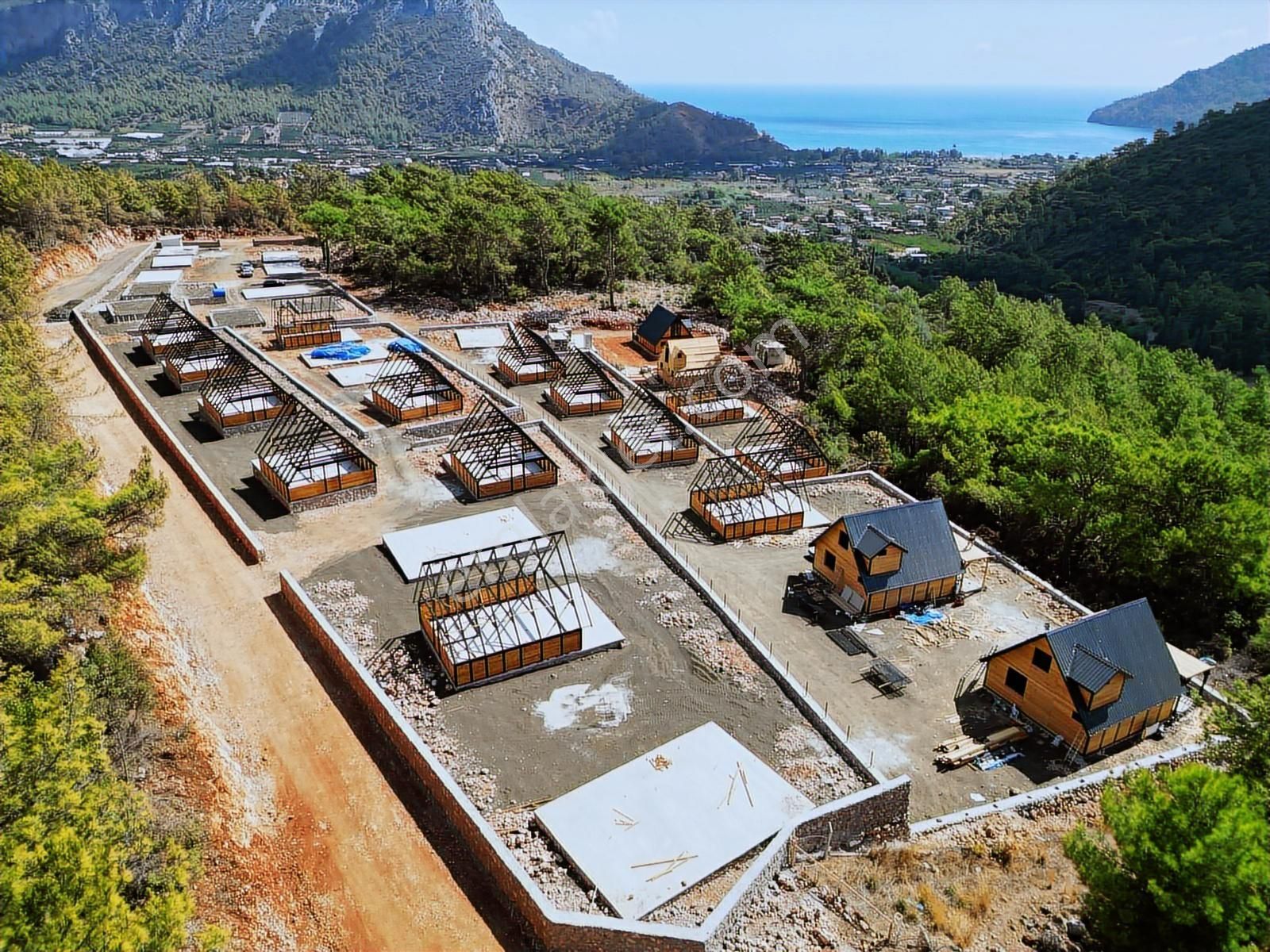 Adrasan'da Orman İçerisinde Deniz Manzaralı Yaşam