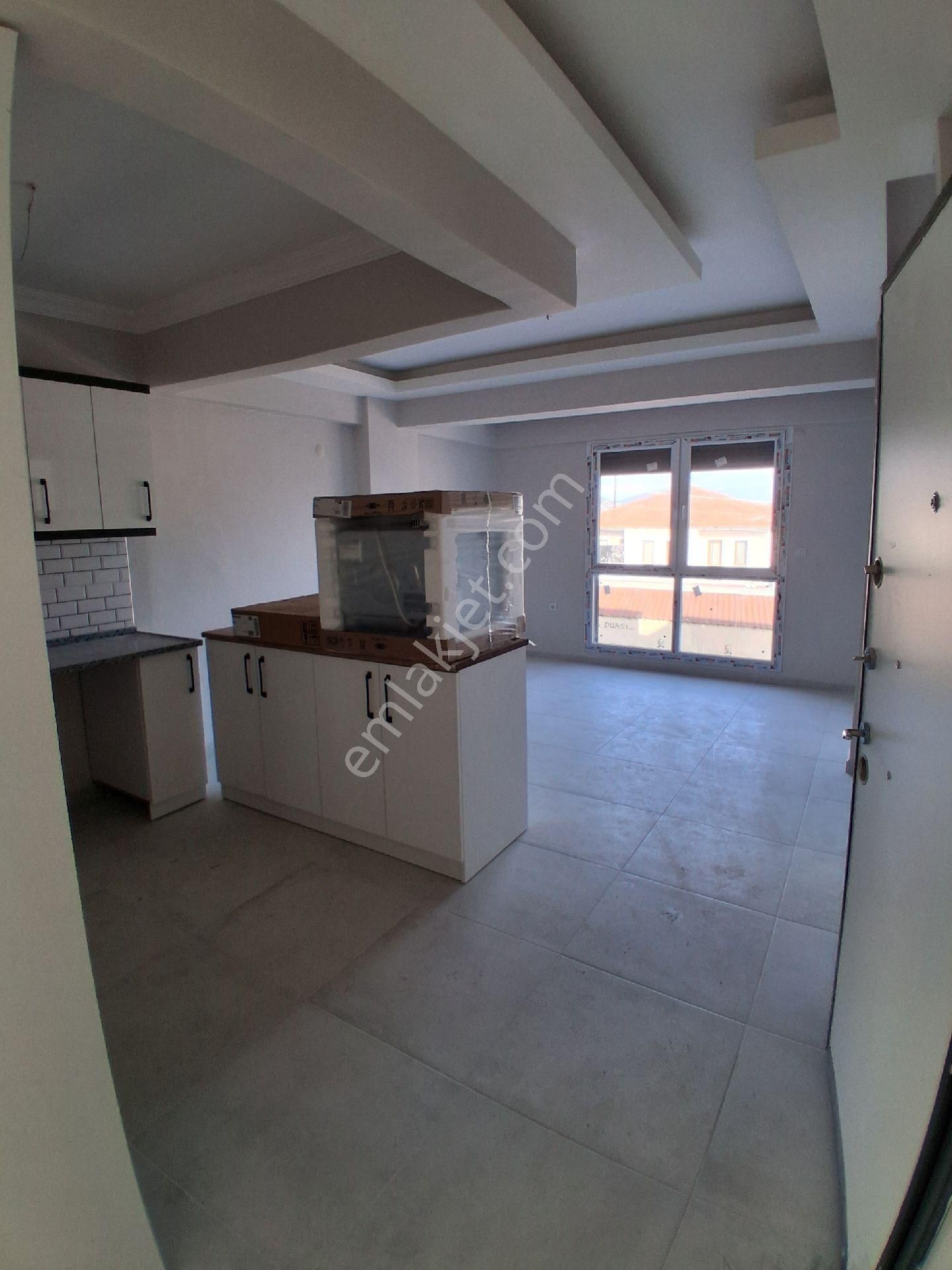 Foça Yeni Bağarasında Geniş 1+1 Daire Sahibinden