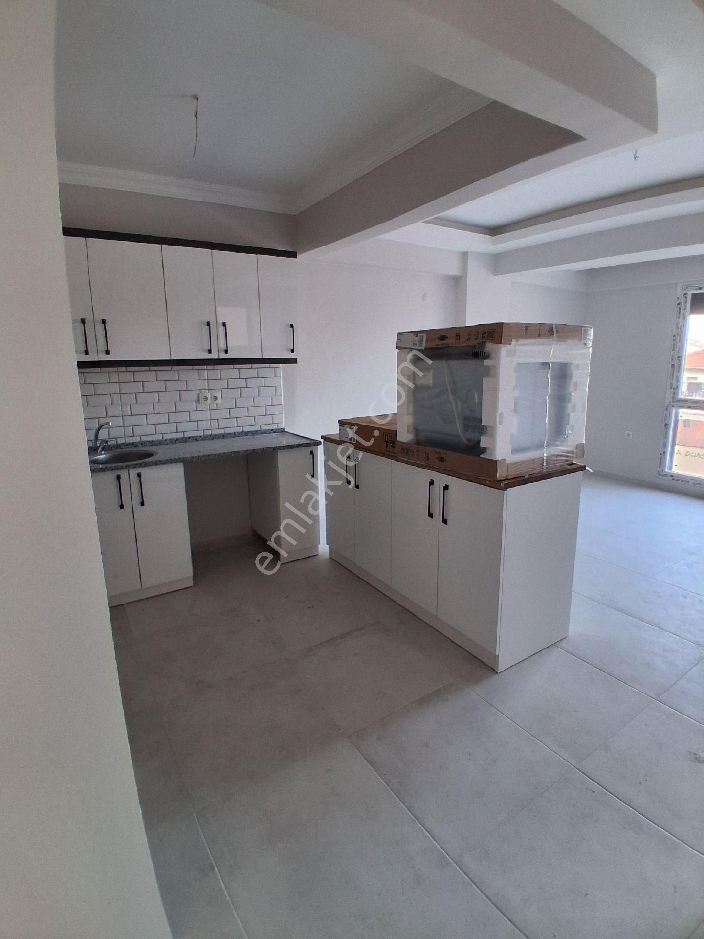 Foça Yeni Bağarasında Geniş 1+1 Daire Sahibinden - Görsel 4