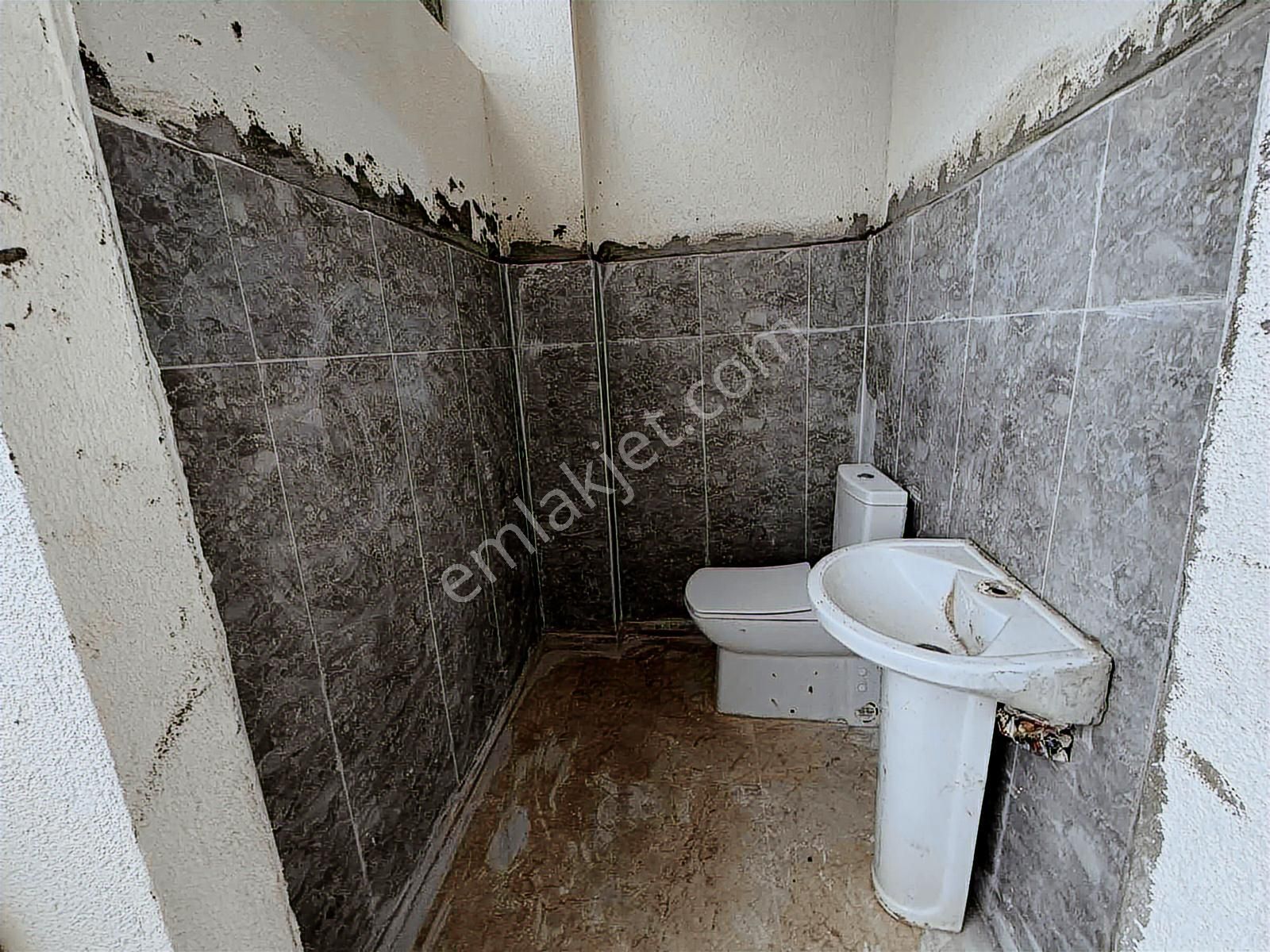 Güvercintepe Cumhuriyet Cadde Üstü 100m2 Köşe Başı Dükkan - Görsel 4