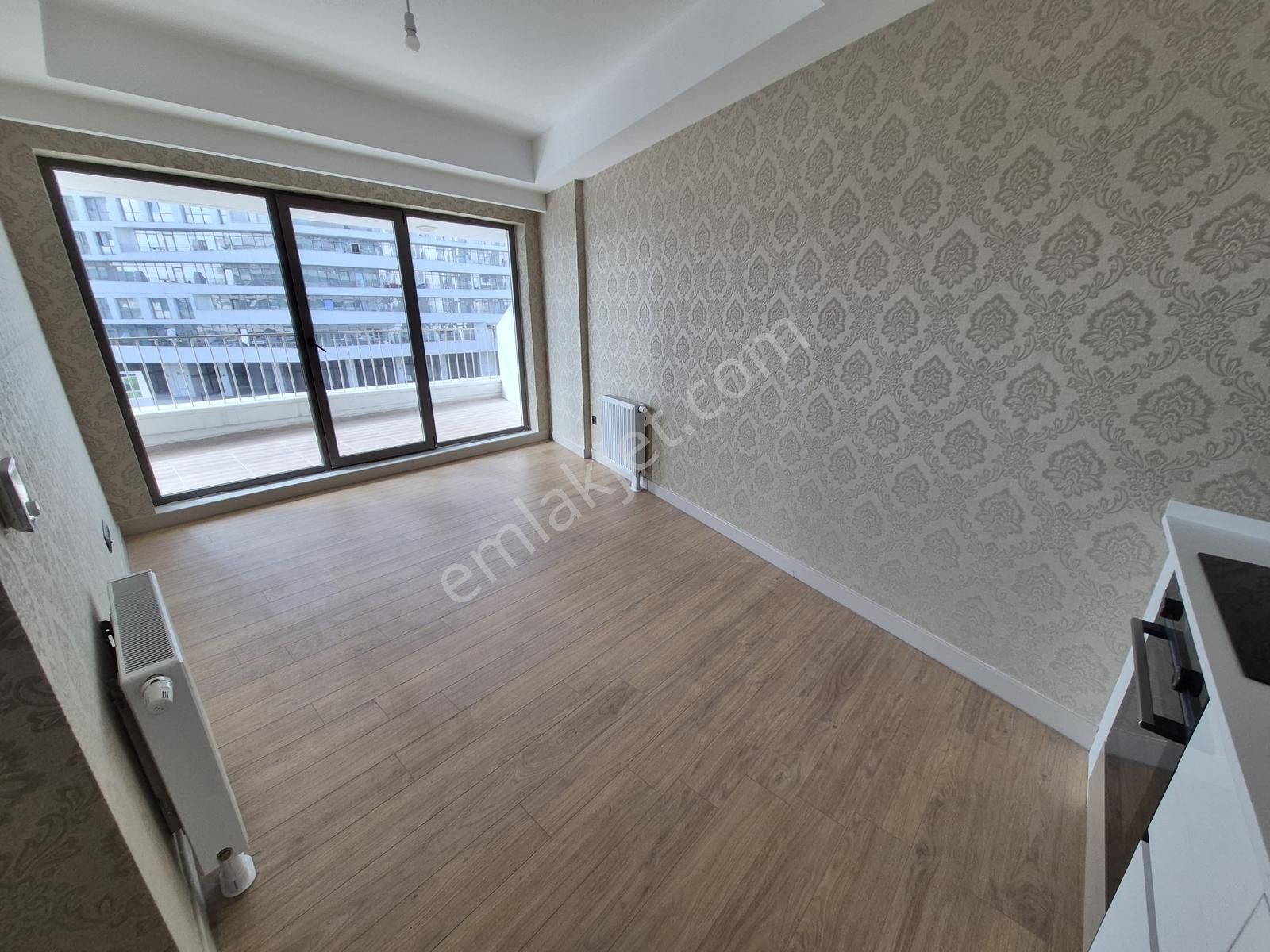 Nivo İstanbul Sitesinde Az Katlı Blokta Satılık 2+1 Boş Daire