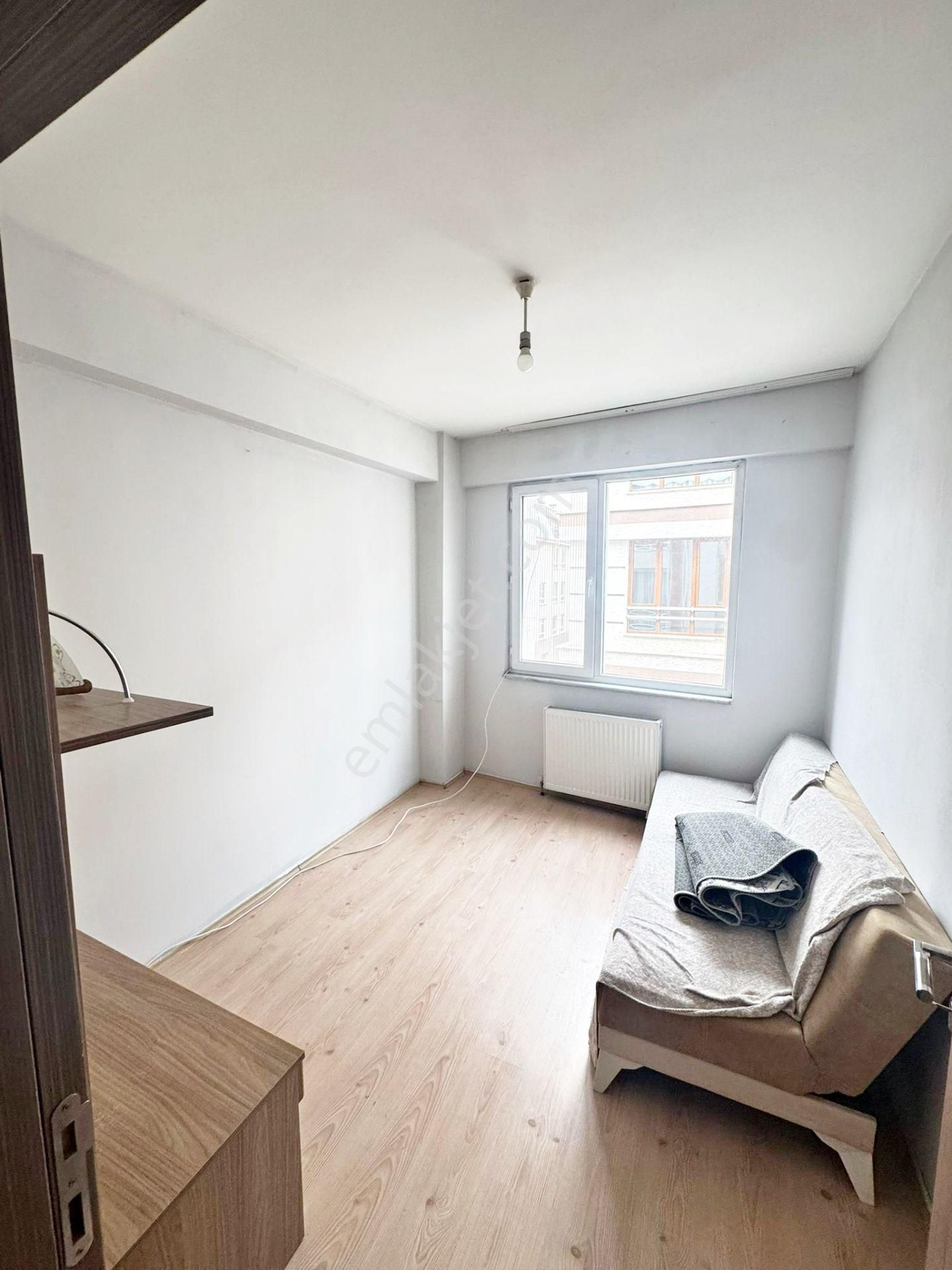 Buewo'dan / Kumlubel'de / 1+1 / Ara Kat/ Esenli Cd.ne Ve Tramvaya Çok Yakın - Görsel 7