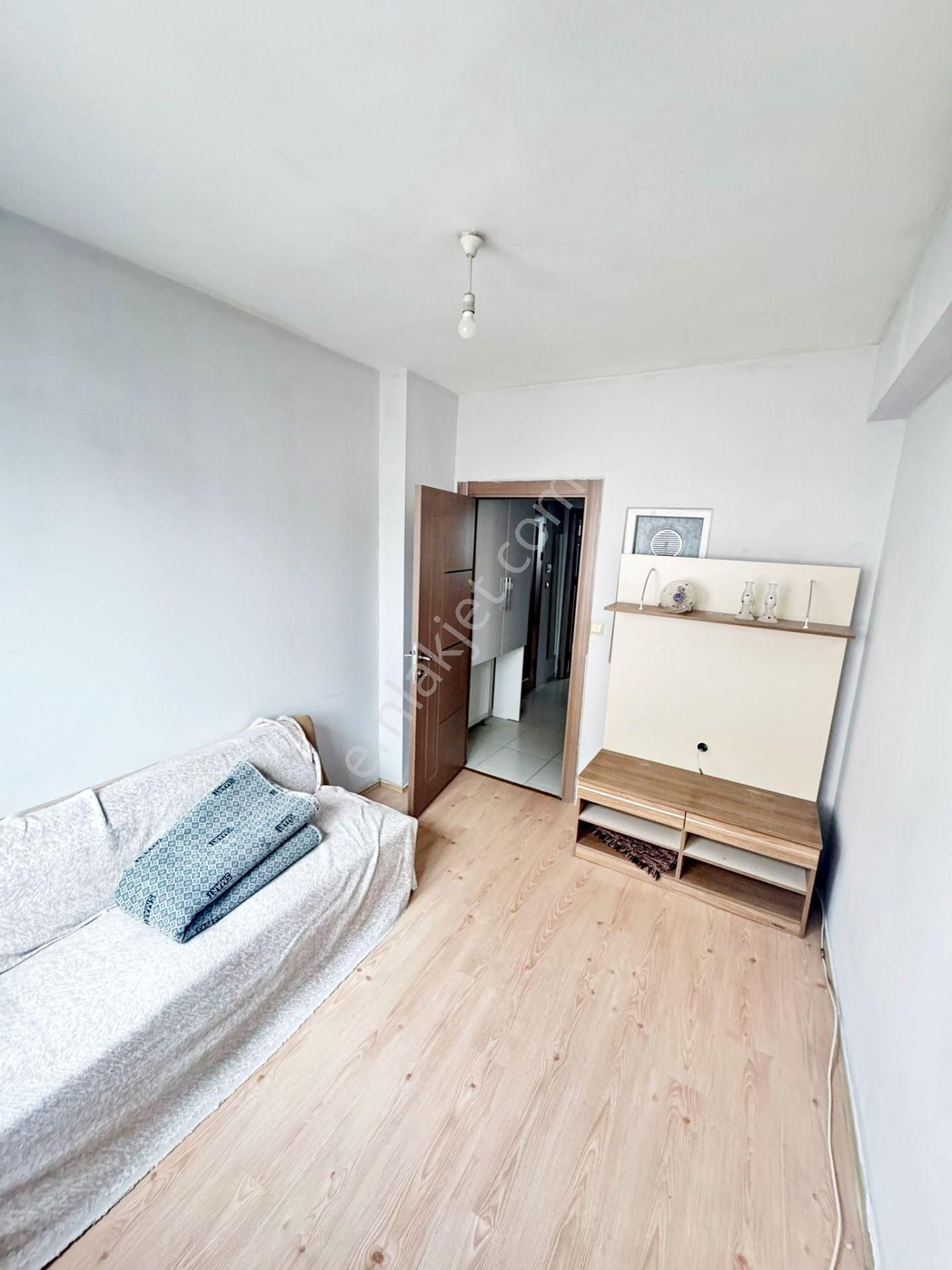 Buewo'dan / Kumlubel'de / 1+1 / Ara Kat/ Esenli Cd.ne Ve Tramvaya Çok Yakın - Görsel 6