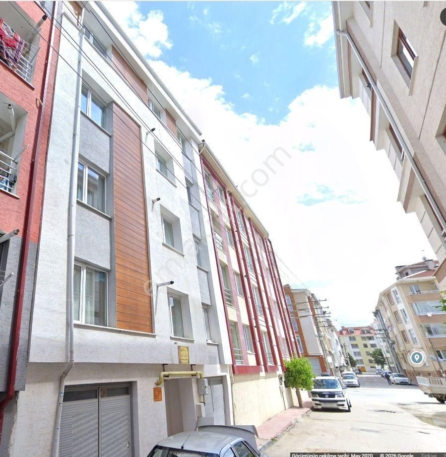 Buewo'dan / Kumlubel'de / 1+1 / Ara Kat/ Esenli Cd.ne Ve Tramvaya Çok Yakın