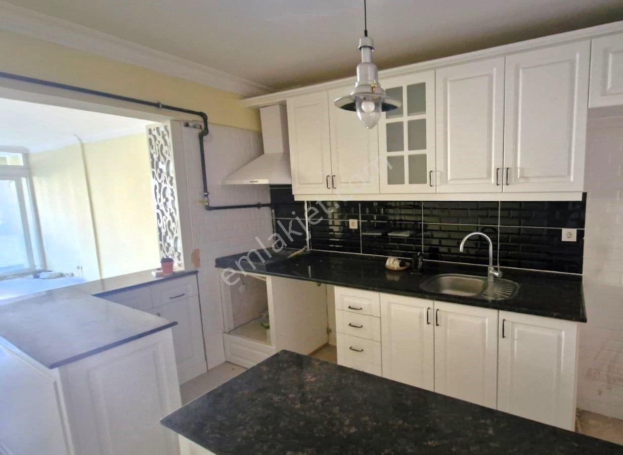 Göztepe’de Sahile Çok Yakın Asansörlü Ara Kat 3+1 - Görsel 44