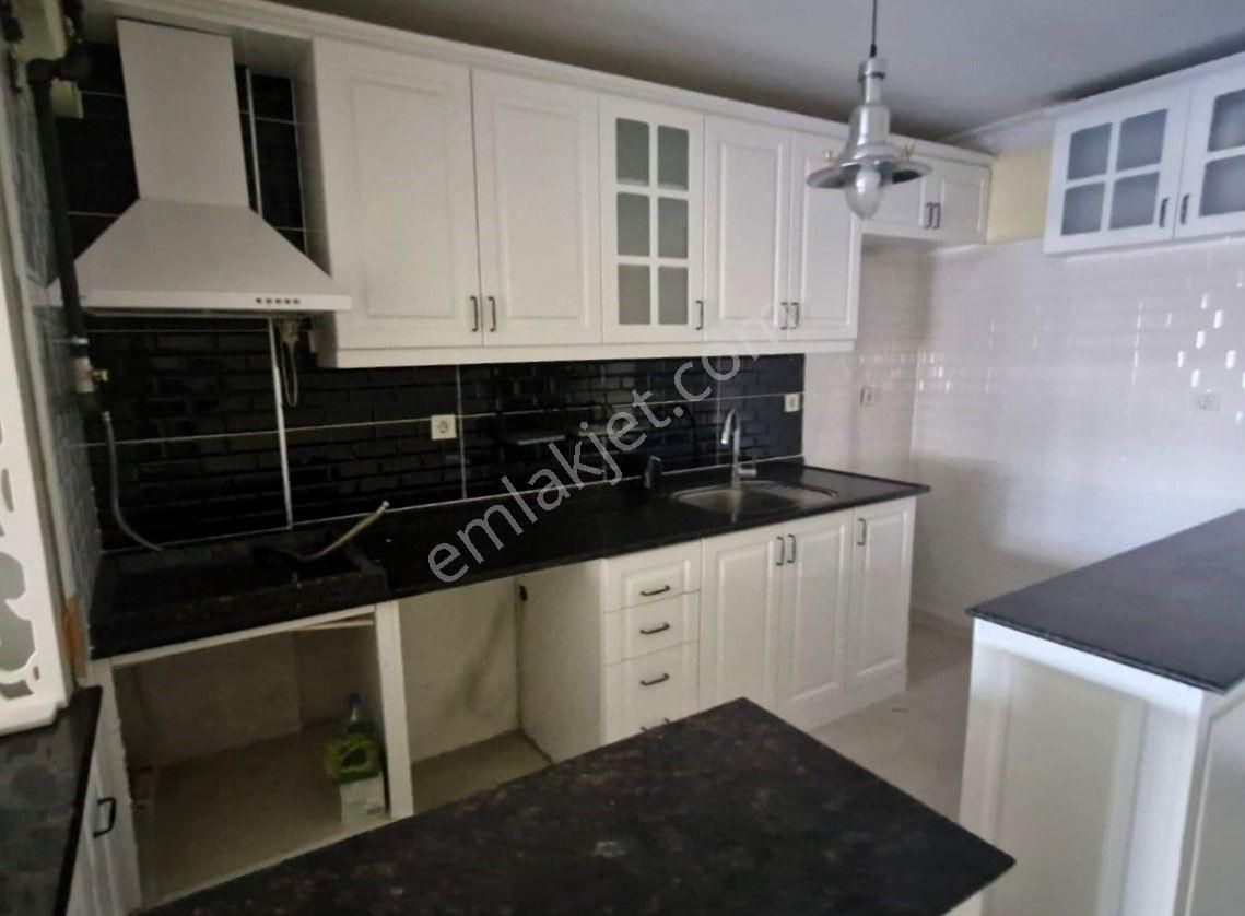 Göztepe’de Sahile Çok Yakın Asansörlü Ara Kat 3+1 - Görsel 20