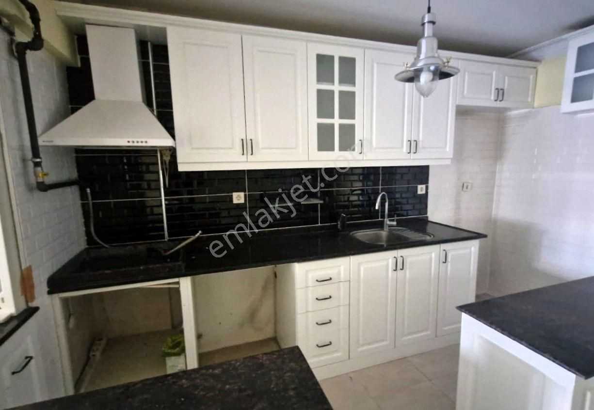 Göztepe’de Sahile Çok Yakın Asansörlü Ara Kat 3+1 - Görsel 21