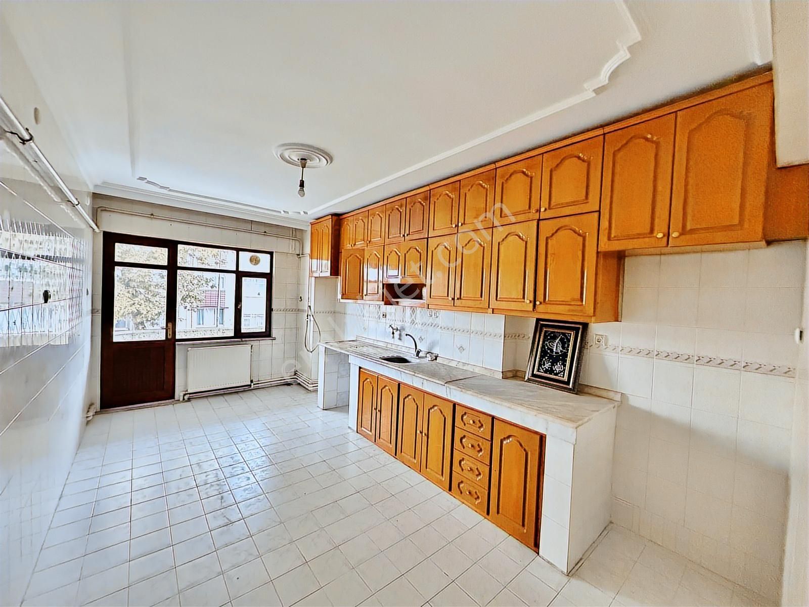 Ozanlar Mahallesinde Merkezi Konumda 4+1 Geniş Kiralık Daire - Görsel 3