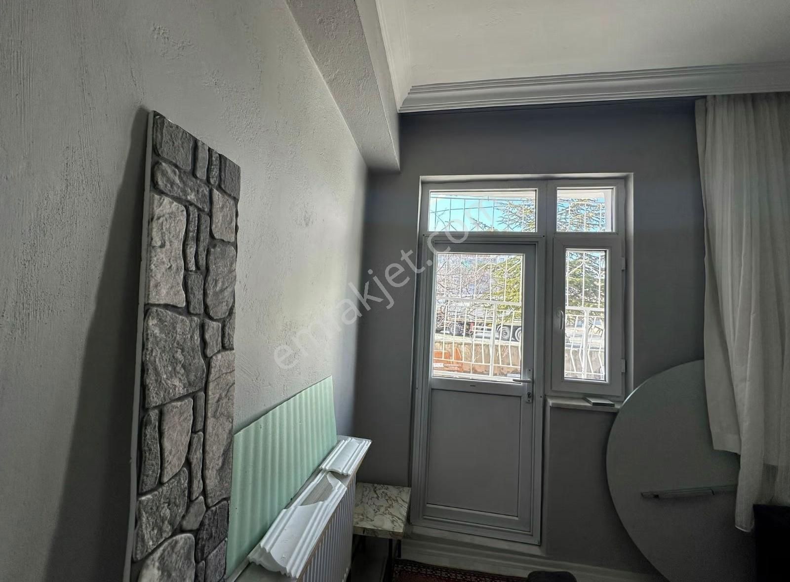 Seyh Şamil Mahallesin De 3+1 İçi Yenilenmiş Satılık Daire - Görsel 12