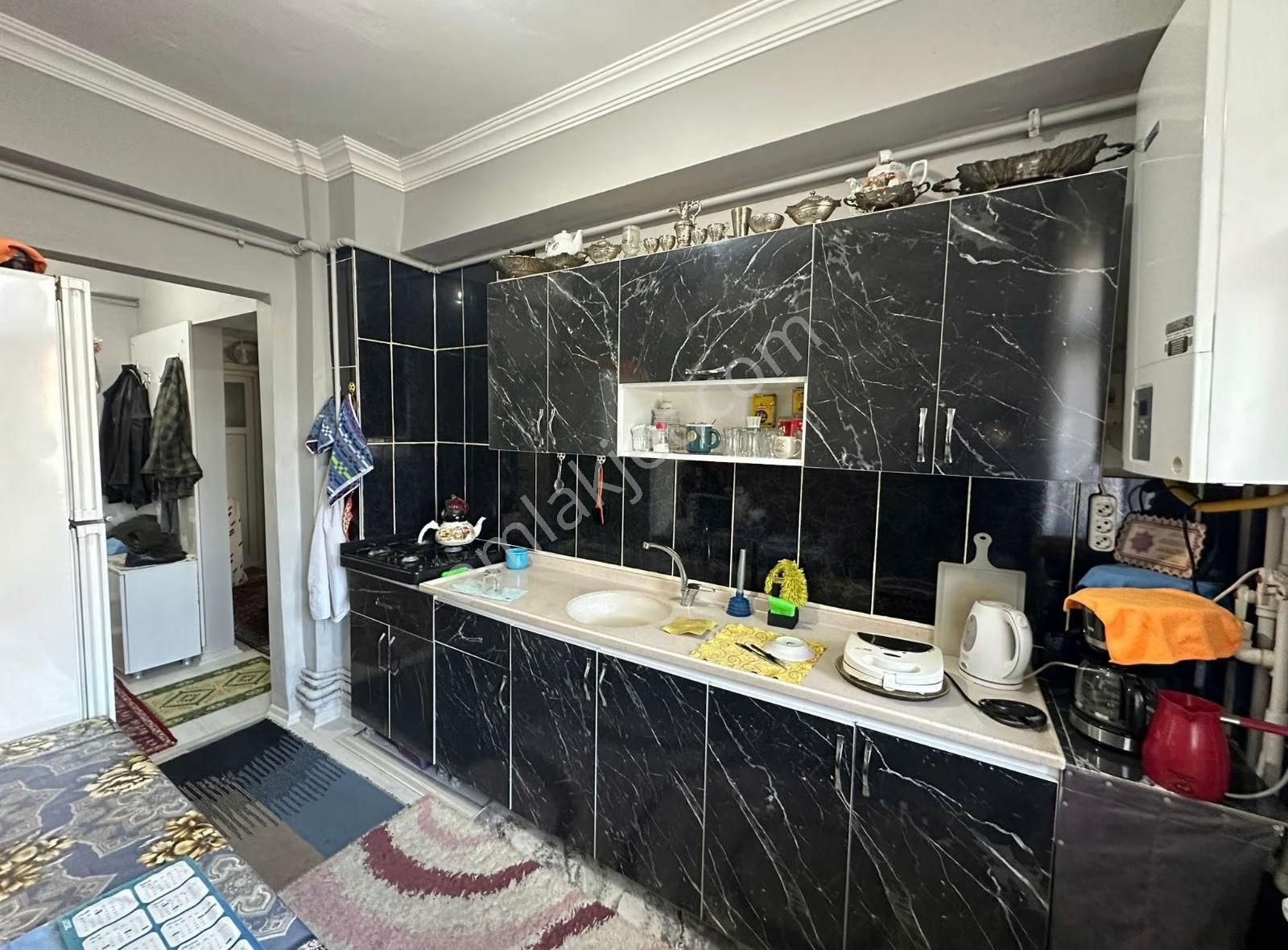 Seyh Şamil Mahallesin De 3+1 İçi Yenilenmiş Satılık Daire