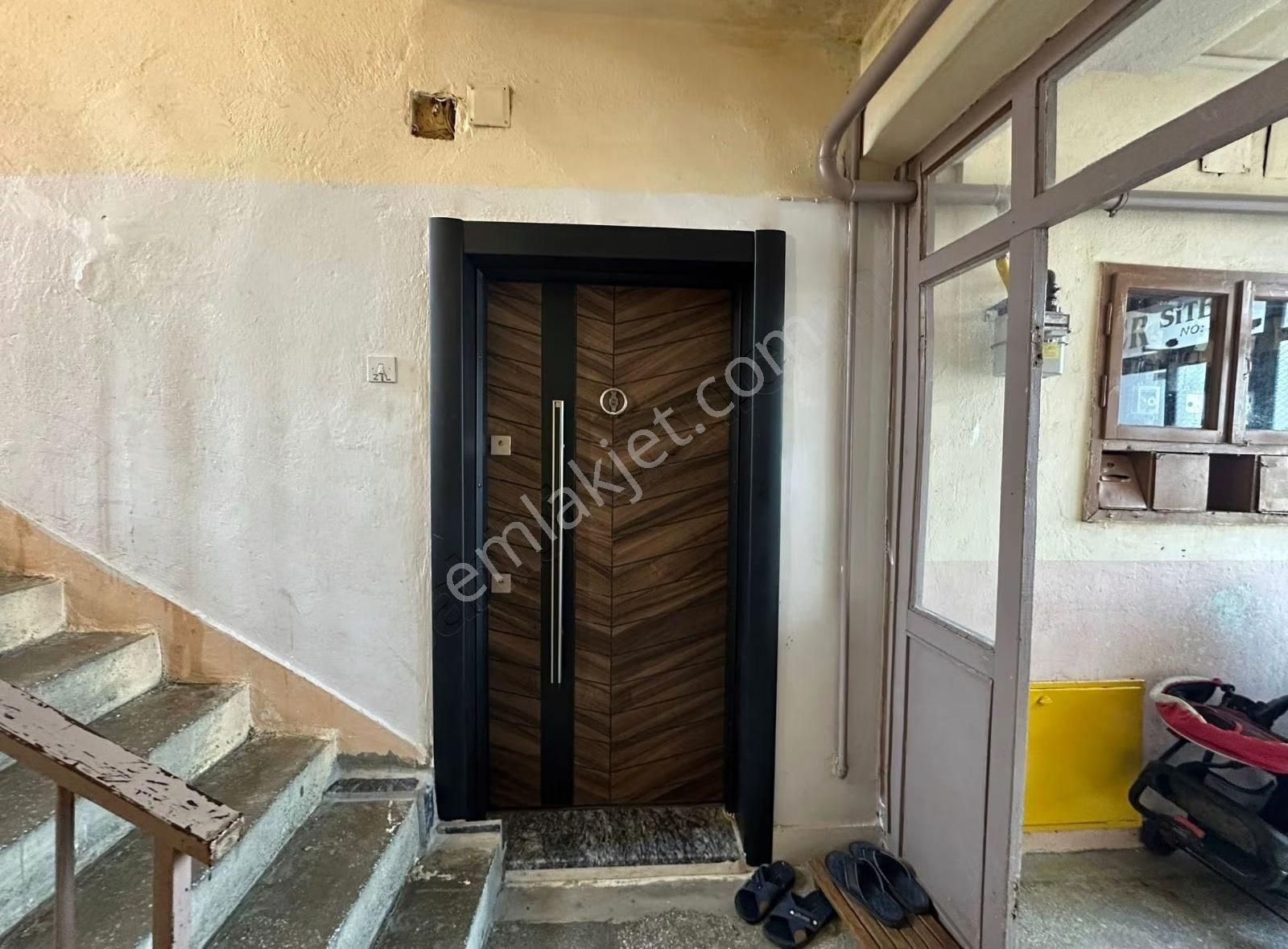 Seyh Şamil Mahallesin De 3+1 İçi Yenilenmiş Satılık Daire - Görsel 21