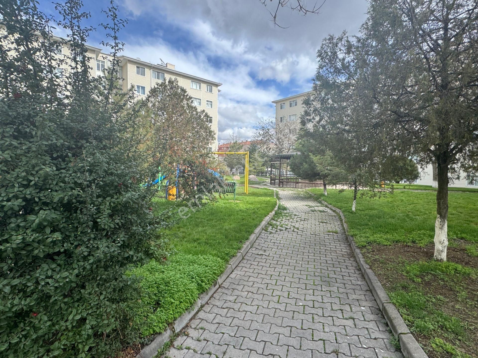 Fatih Mahallesinde Site İçerisinde 3+1 Ara Katta Satılık Daire - Görsel 31