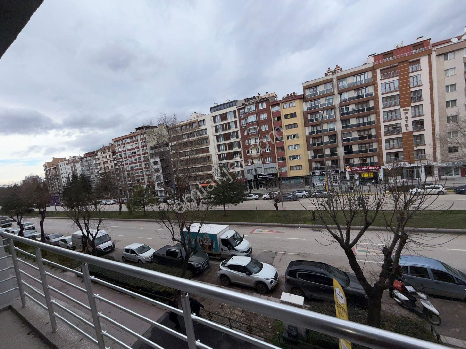 🏡 Atatürk Bulvarı Üzerinde Geniş 3+1 Kiralık Daire 🏡 - Görsel 22