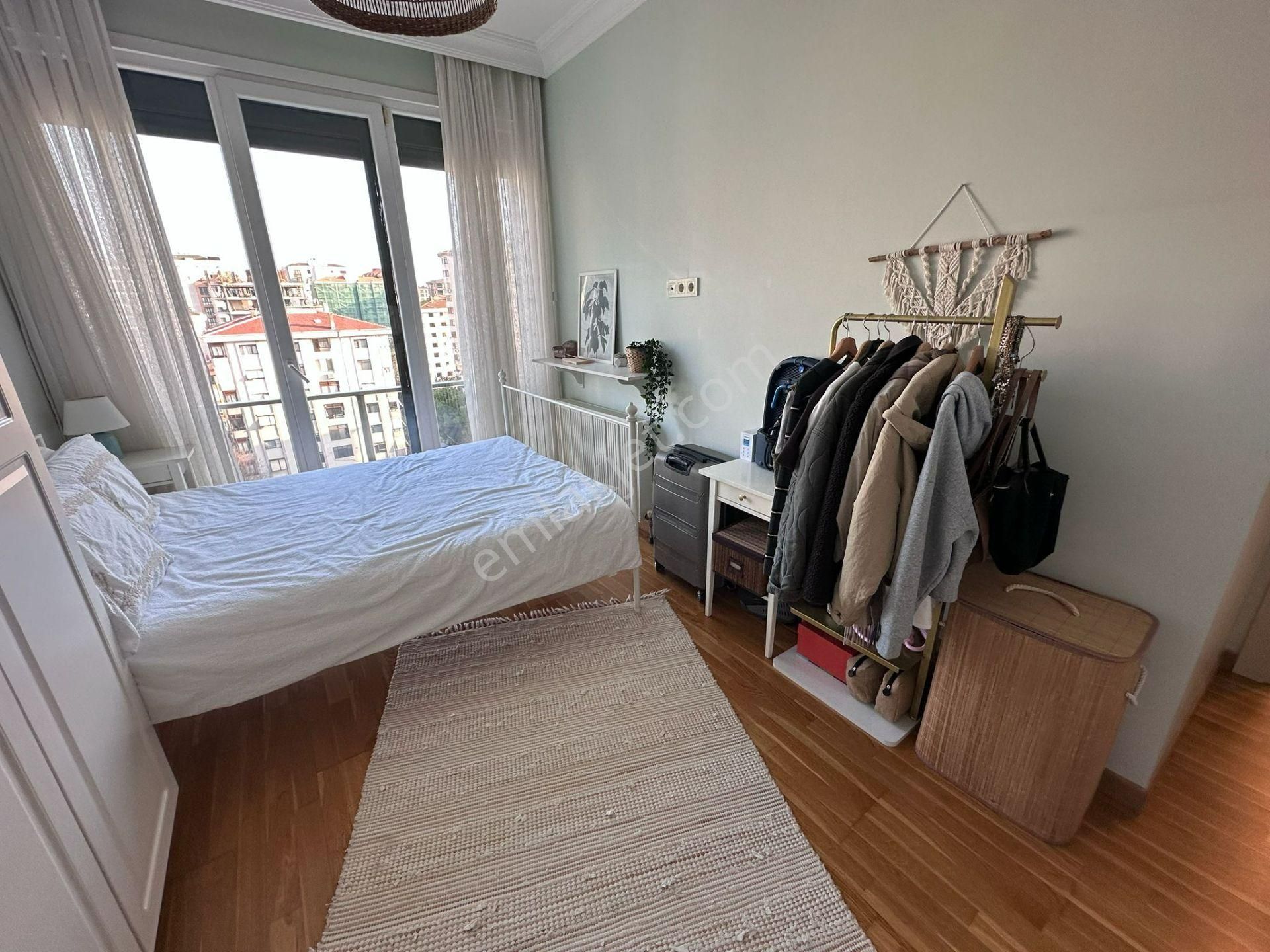 Erenköy De Marmaraya Çok Yakın Konumda Genç Binada 3+1 Balkonlu - Görsel 16