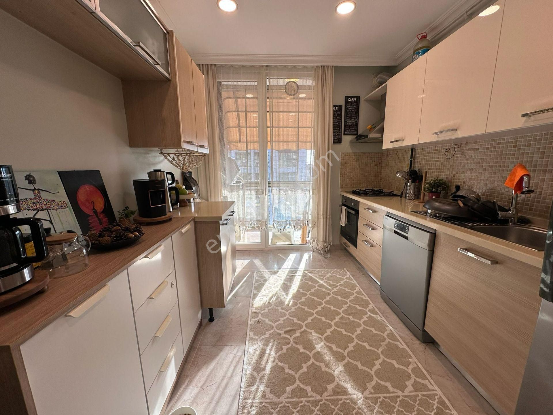 Erenköy De Marmaraya Çok Yakın Konumda Genç Binada 3+1 Balkonlu - Görsel 10