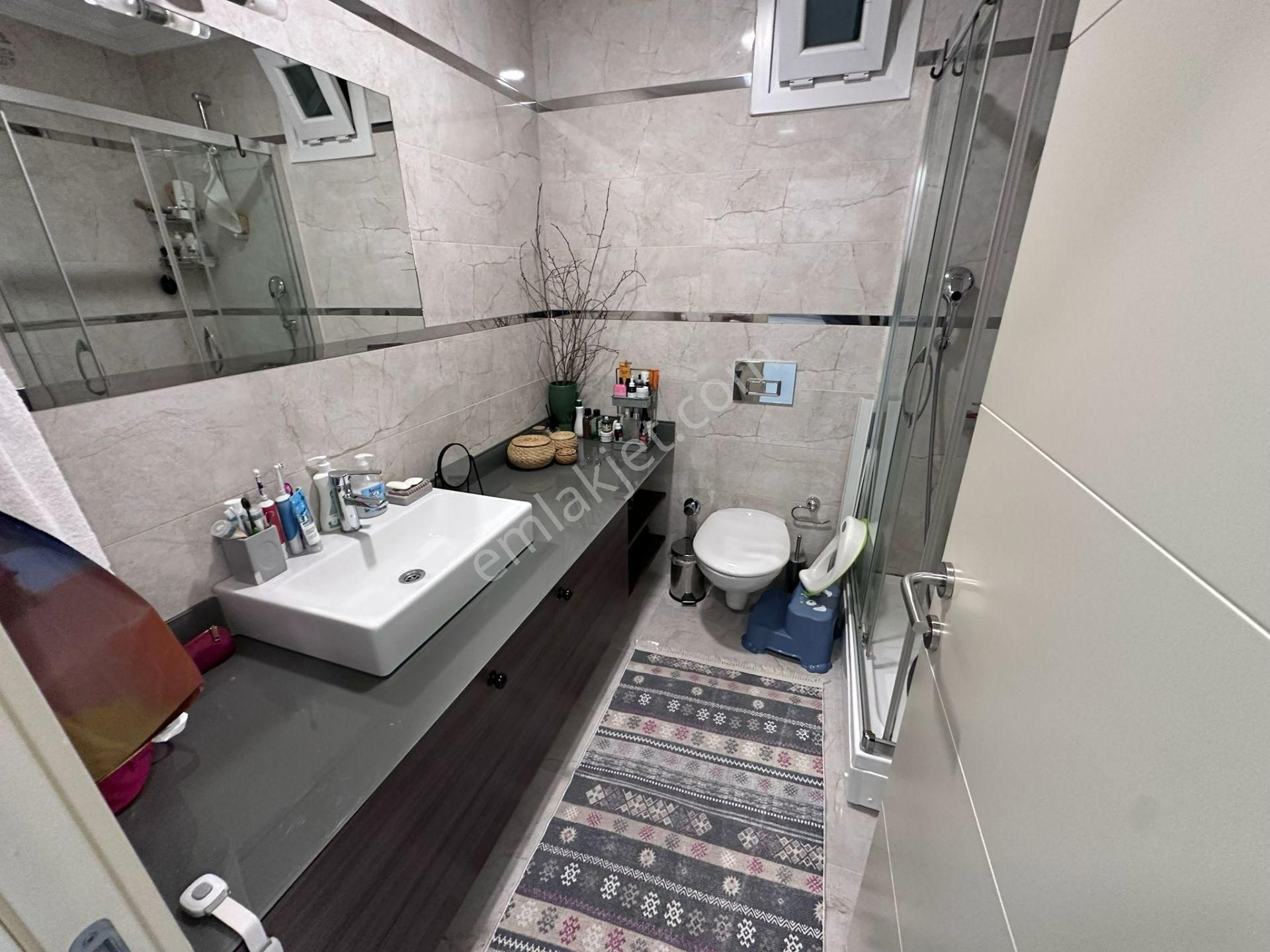 Erenköy De Marmaraya Çok Yakın Konumda Genç Binada 3+1 Balkonlu - Görsel 20