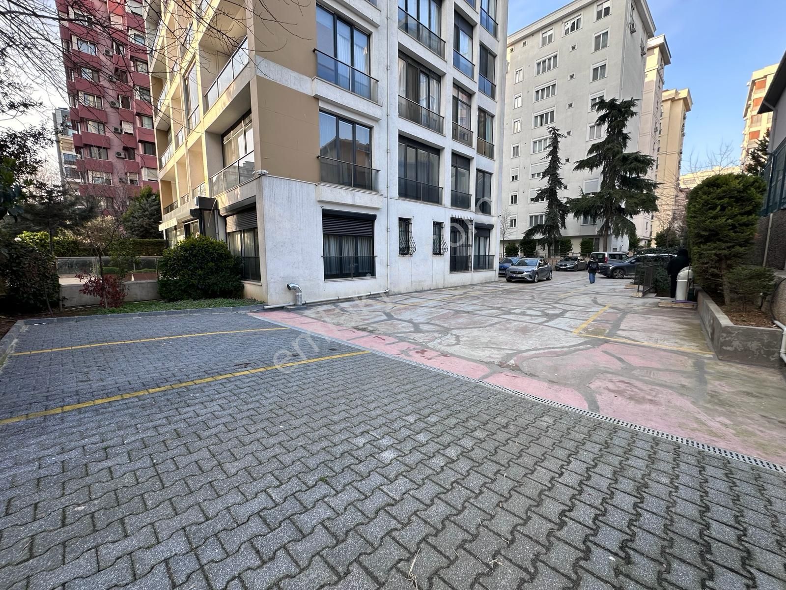 Erenköy De Marmaraya Çok Yakın Konumda Genç Binada 3+1 Balkonlu - Görsel 35