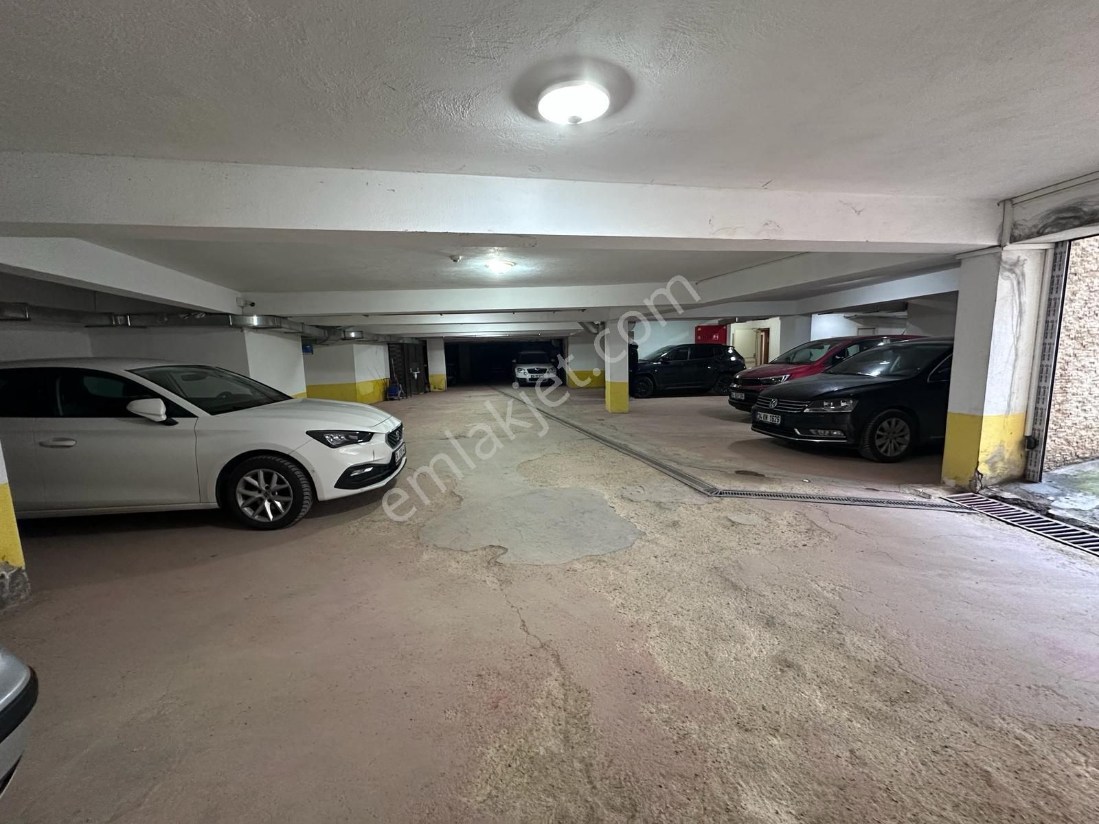 Erenköy De Marmaraya Çok Yakın Konumda Genç Binada 3+1 Balkonlu - Görsel 34