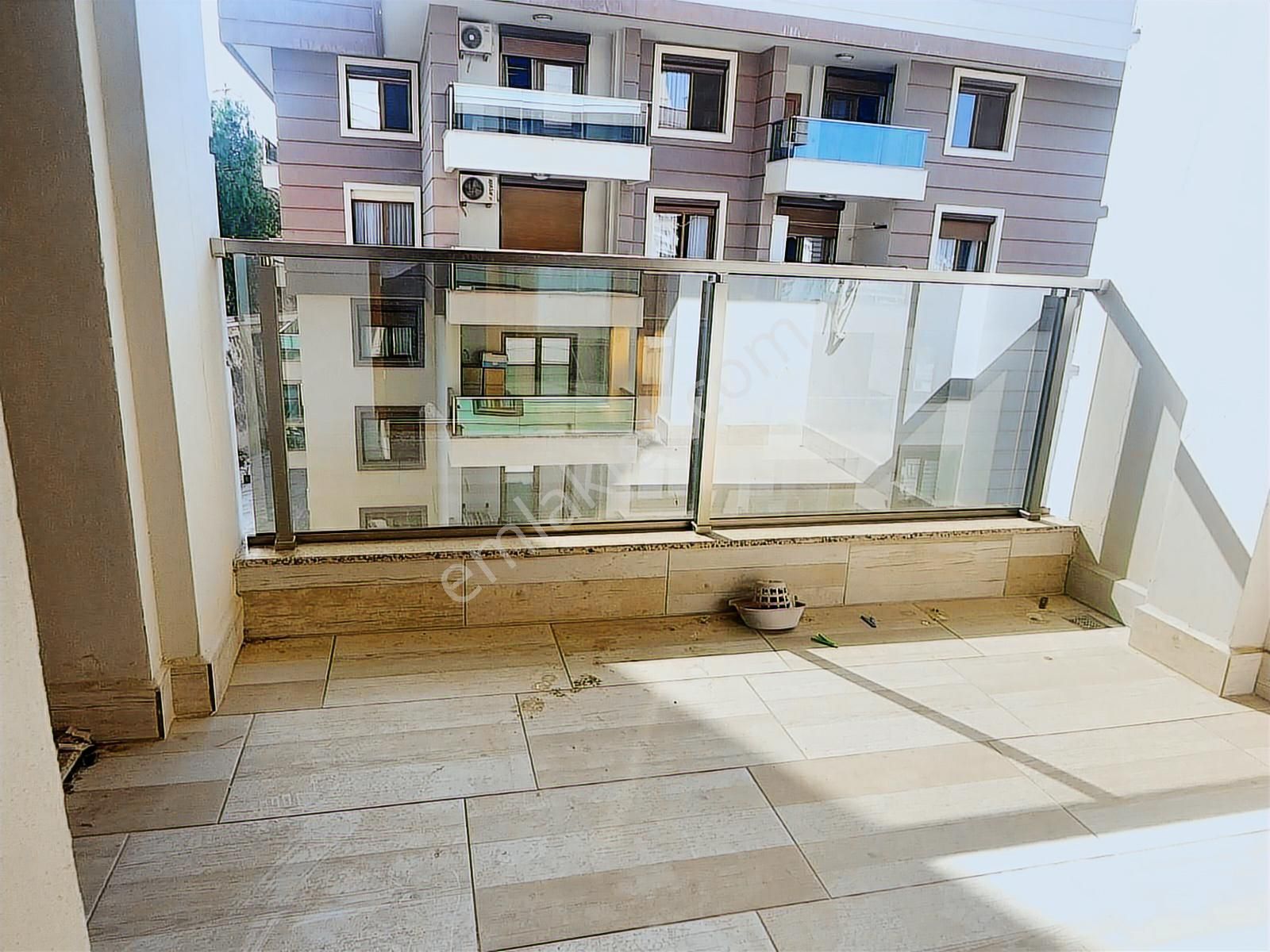 Ful Deniz Manzaralı Ve Doğalgazlı Geniş 3+1 Daire - Görsel 13