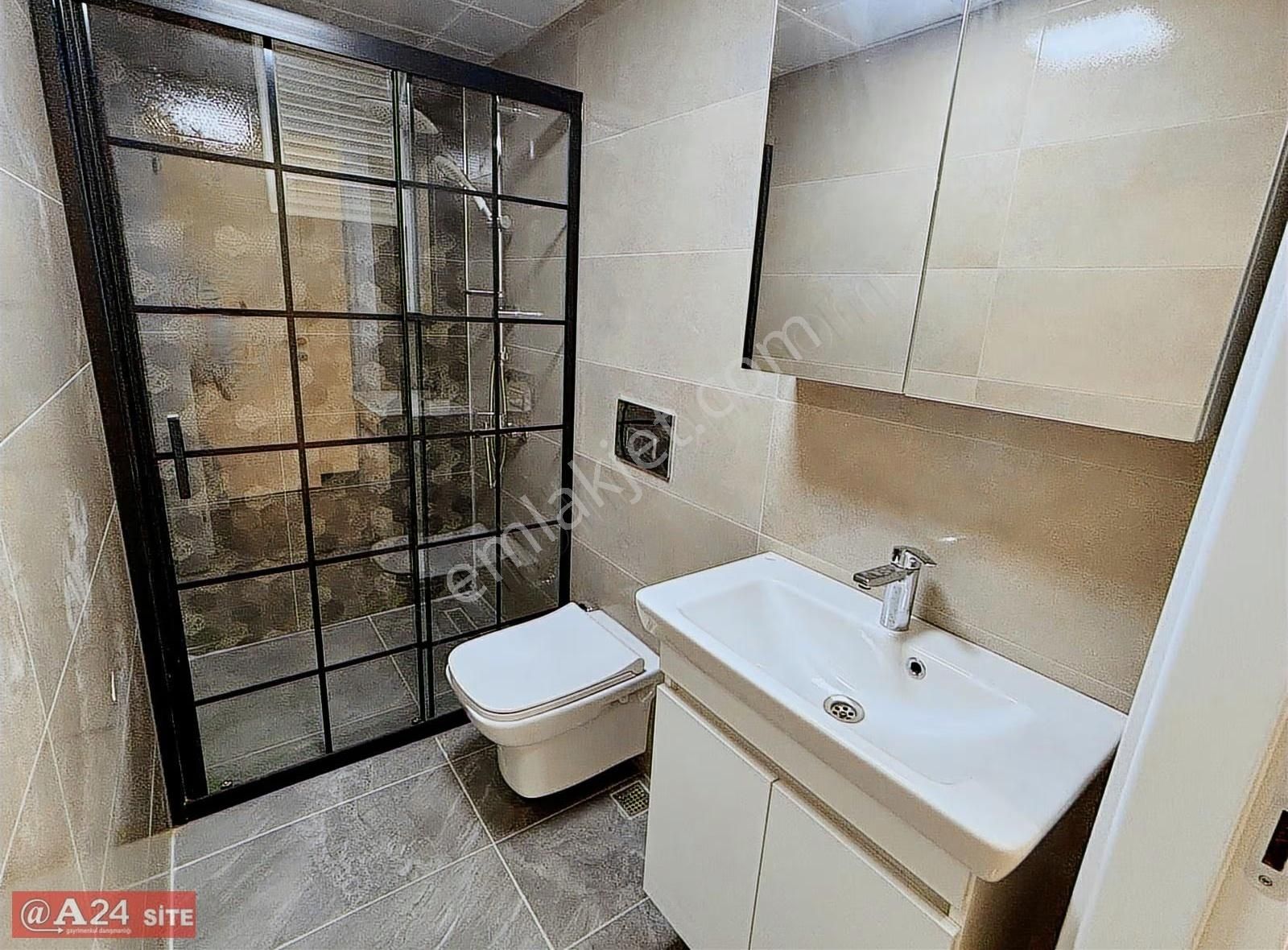 Güzelbahçe Çelebi Kolejler Bölgesinde Geniş Bahçeli Villa - Görsel 17