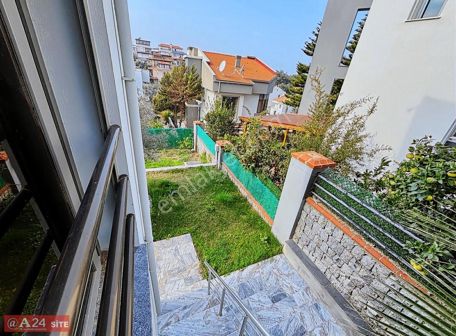Güzelbahçe Çelebi Kolejler Bölgesinde Geniş Bahçeli Villa - Görsel 23