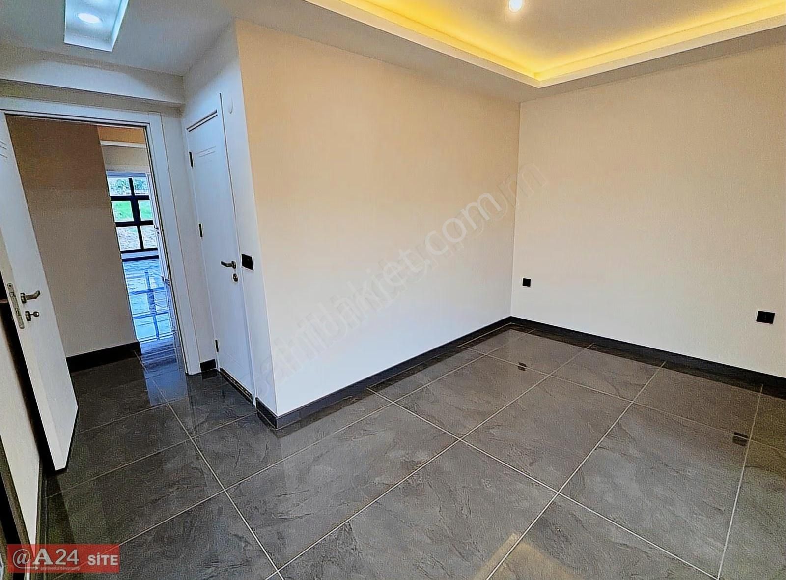 Güzelbahçe Çelebi Kolejler Bölgesinde Geniş Bahçeli Villa - Görsel 22