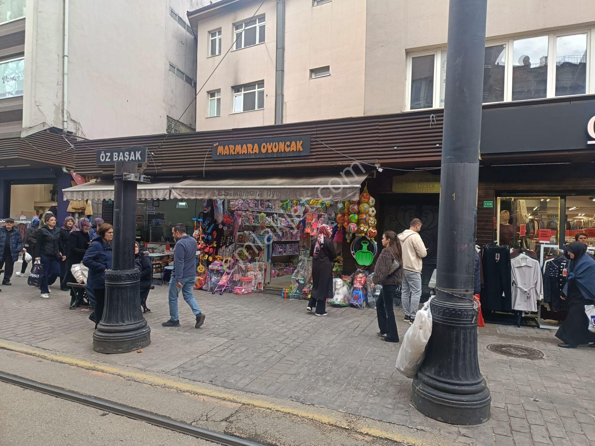 Bursa'nın Merkezi Cumhuriyet Caddesinde Satılık Prestijli Dükkan