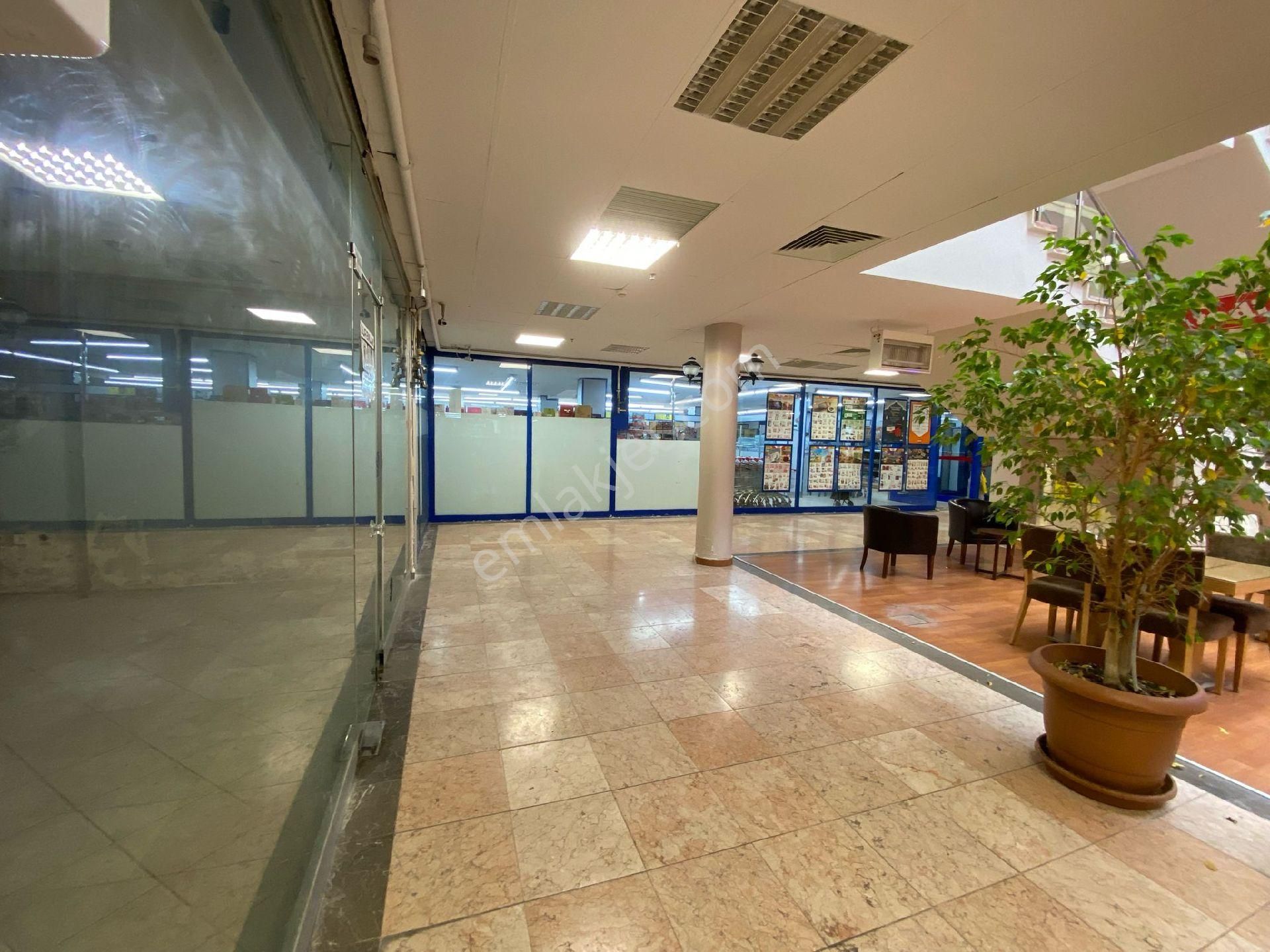 Beylikdüzü Merkezde 67 M2 Kiralık Dükkan Mağaza