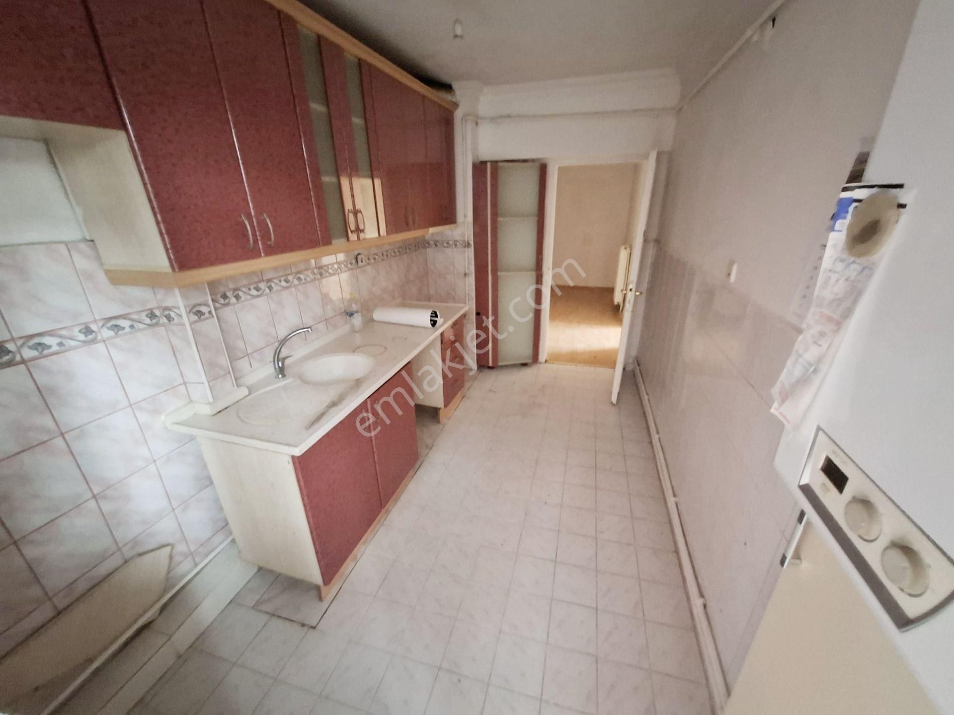 Gata & Şehir Has. Yakını 3+1 Kat Konumunda Cadde Üstü Güney - Görsel 8