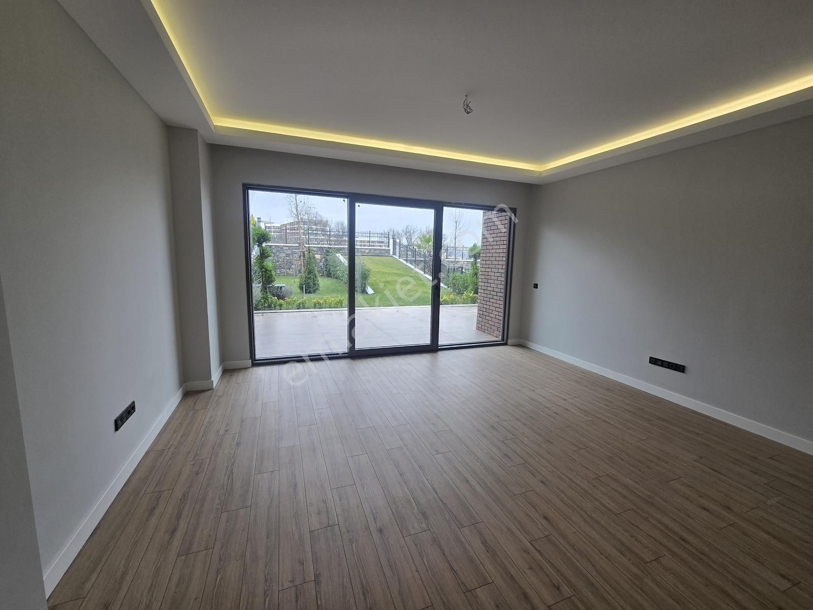 Siltaş Korupark 3 Katlı 5+1 335 M2 Site Villası/ For Rent - Görsel 19