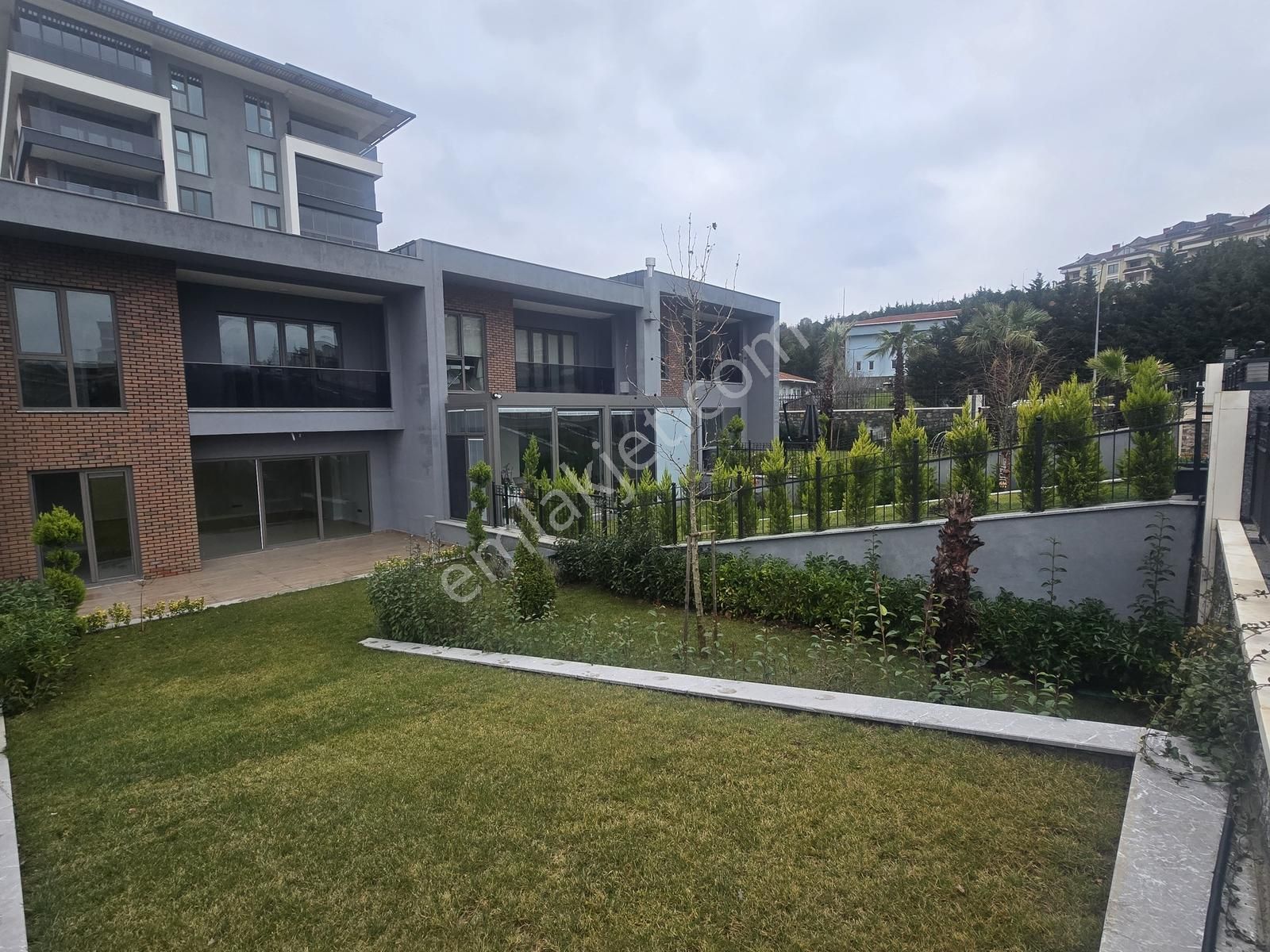 Siltaş Korupark 3 Katlı 5+1 335 M2 Site Villası/ For Rent