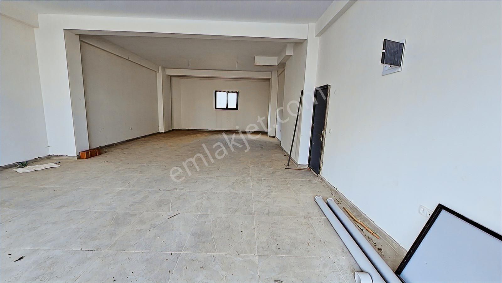 Ulucak Şahin Tepesi'nde 160m² Kiralık Dükkan