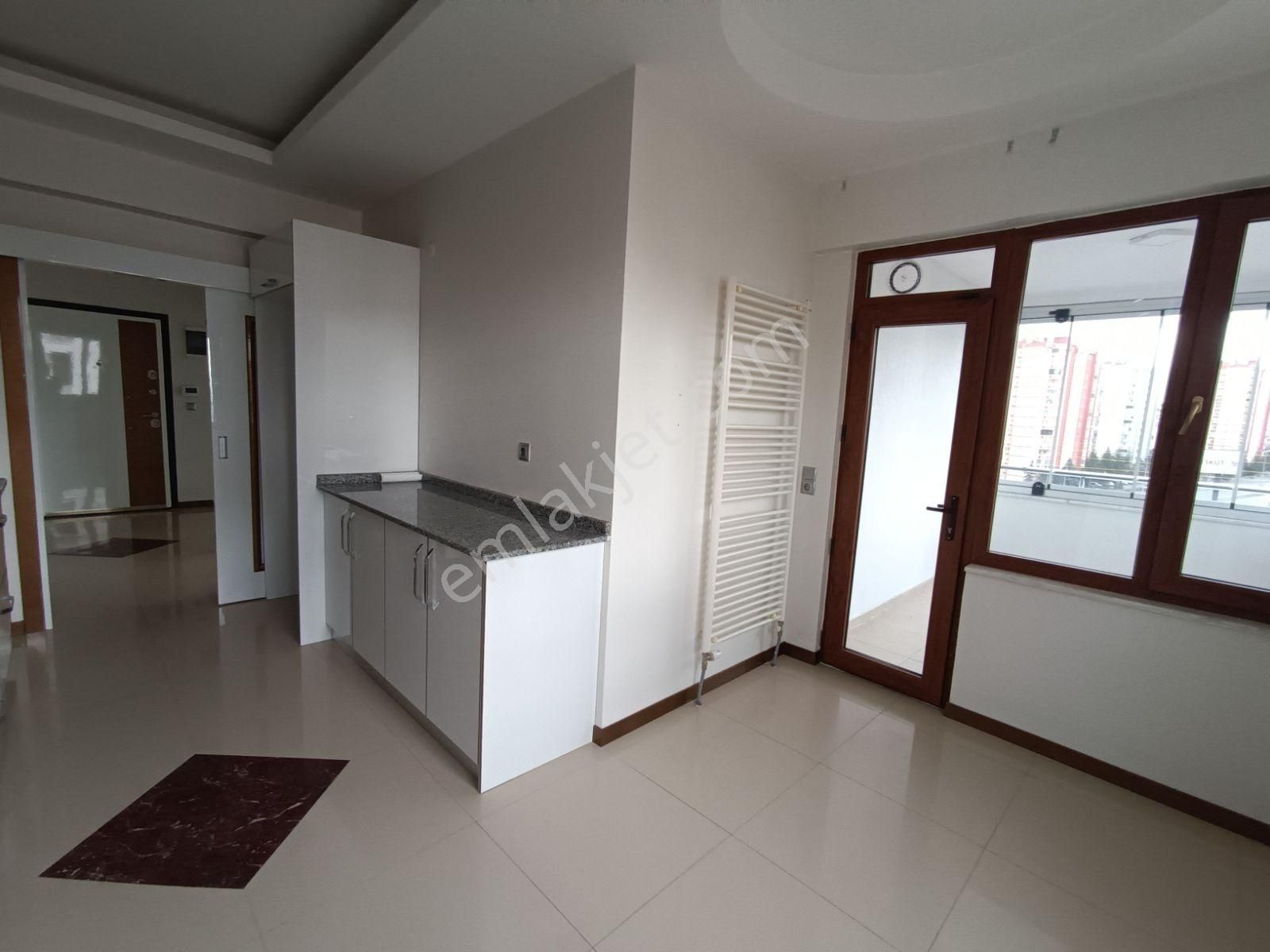 Pratik Den// Serkent Cadde Üstü Kiralık 4+1 - Görsel 5