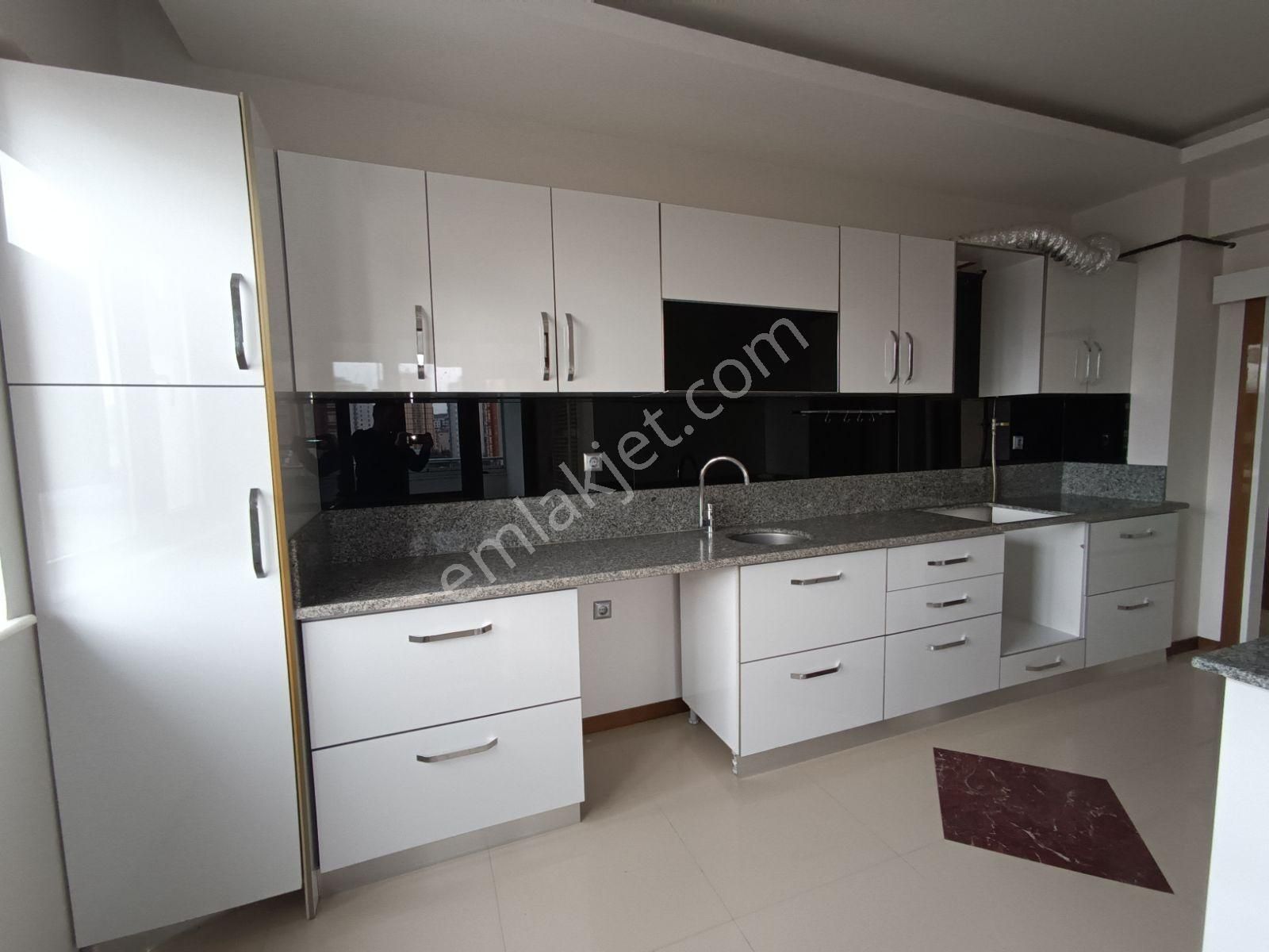 Pratik Den// Serkent Cadde Üstü Kiralık 4+1 - Görsel 30