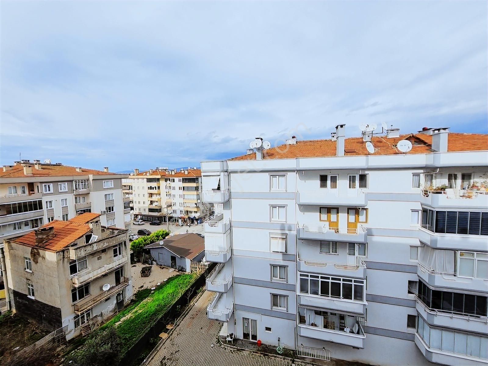 Güzelyalı Yalı Mah. Merkezi Konumda Kiralık 3+1 Daire - Görsel 18