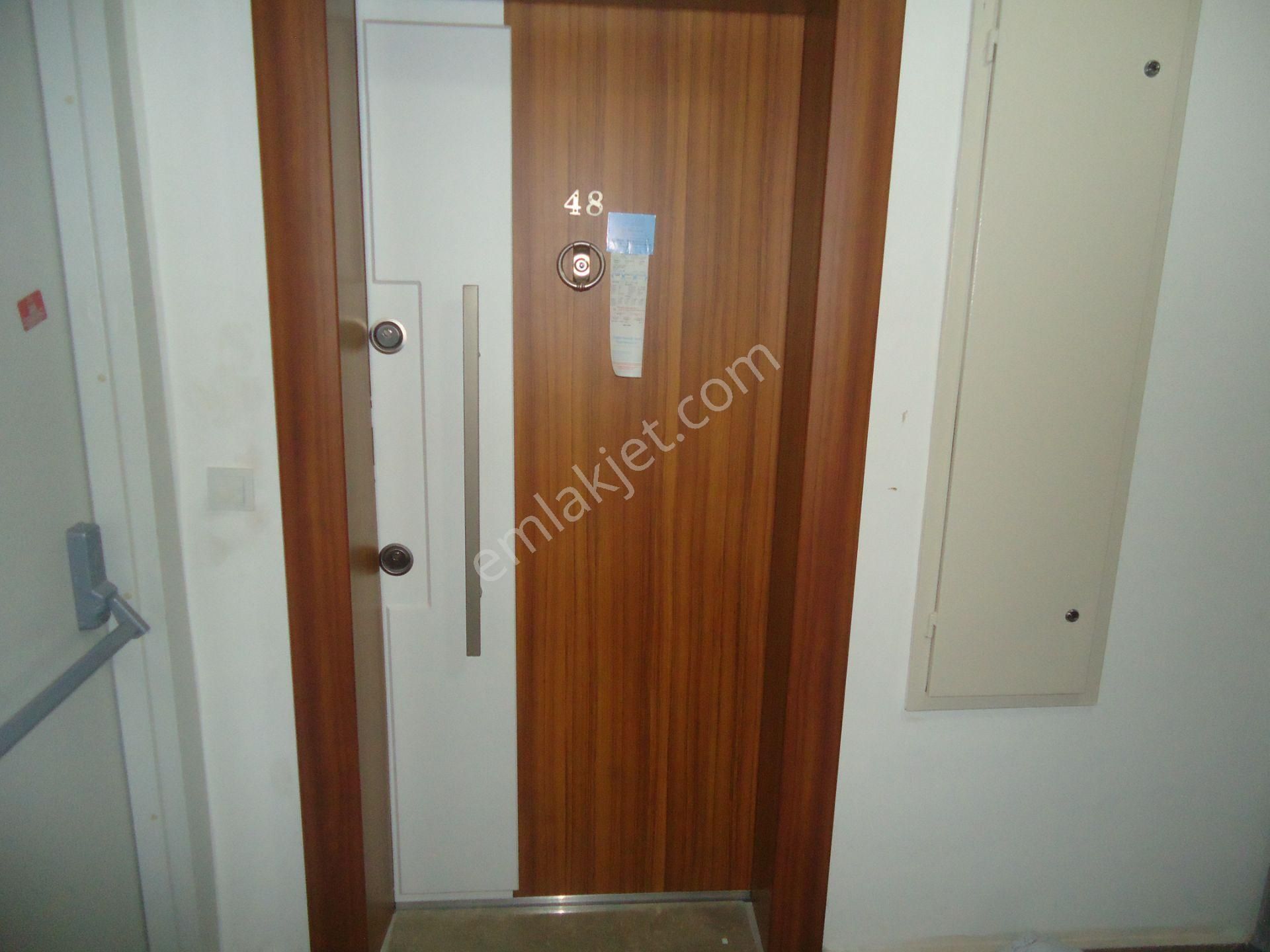 Krc'den Uzun Bloklarda Manzaralı Kiralık 3+1 Daire - Görsel 3
