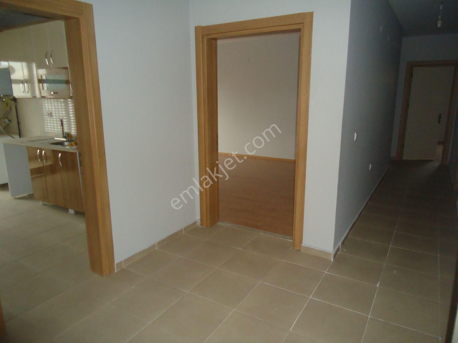 Krc'den Uzun Bloklarda Manzaralı Kiralık 3+1 Daire - Görsel 4