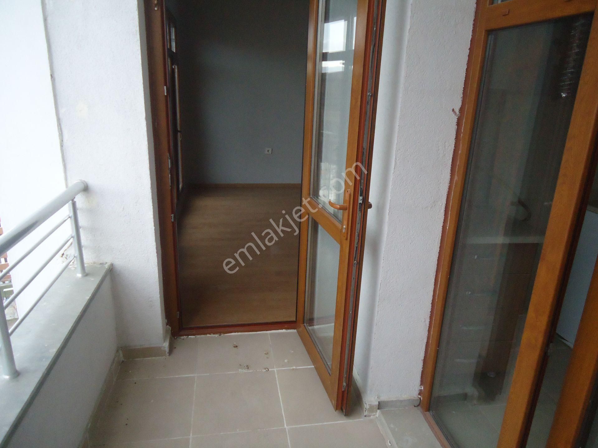 Krc'den Uzun Bloklarda Manzaralı Kiralık 3+1 Daire - Görsel 11