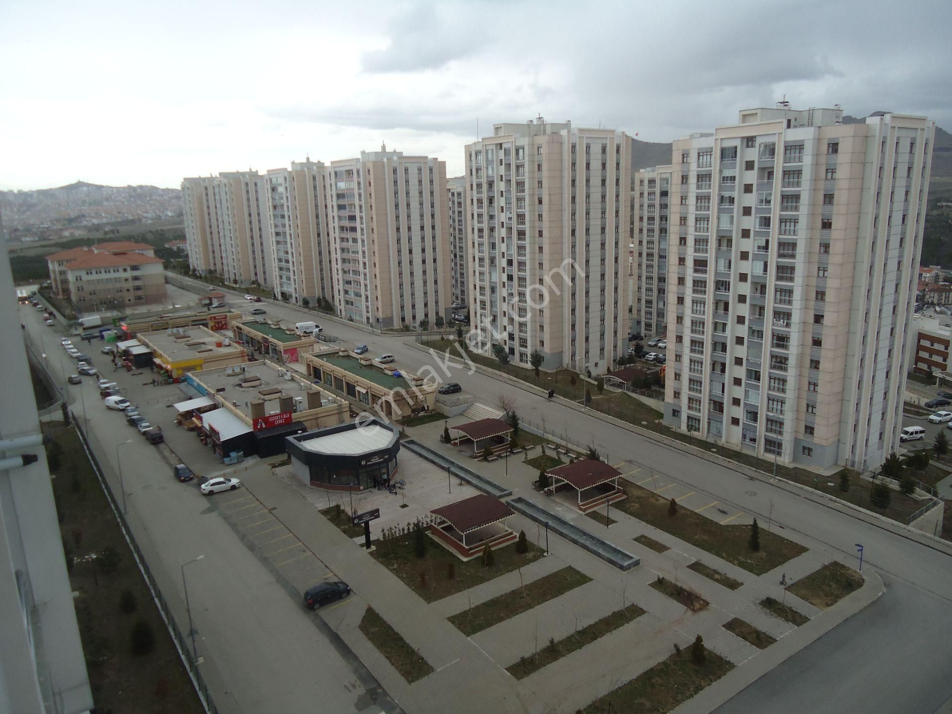Krc'den Uzun Bloklarda Manzaralı Kiralık 3+1 Daire - Görsel 17