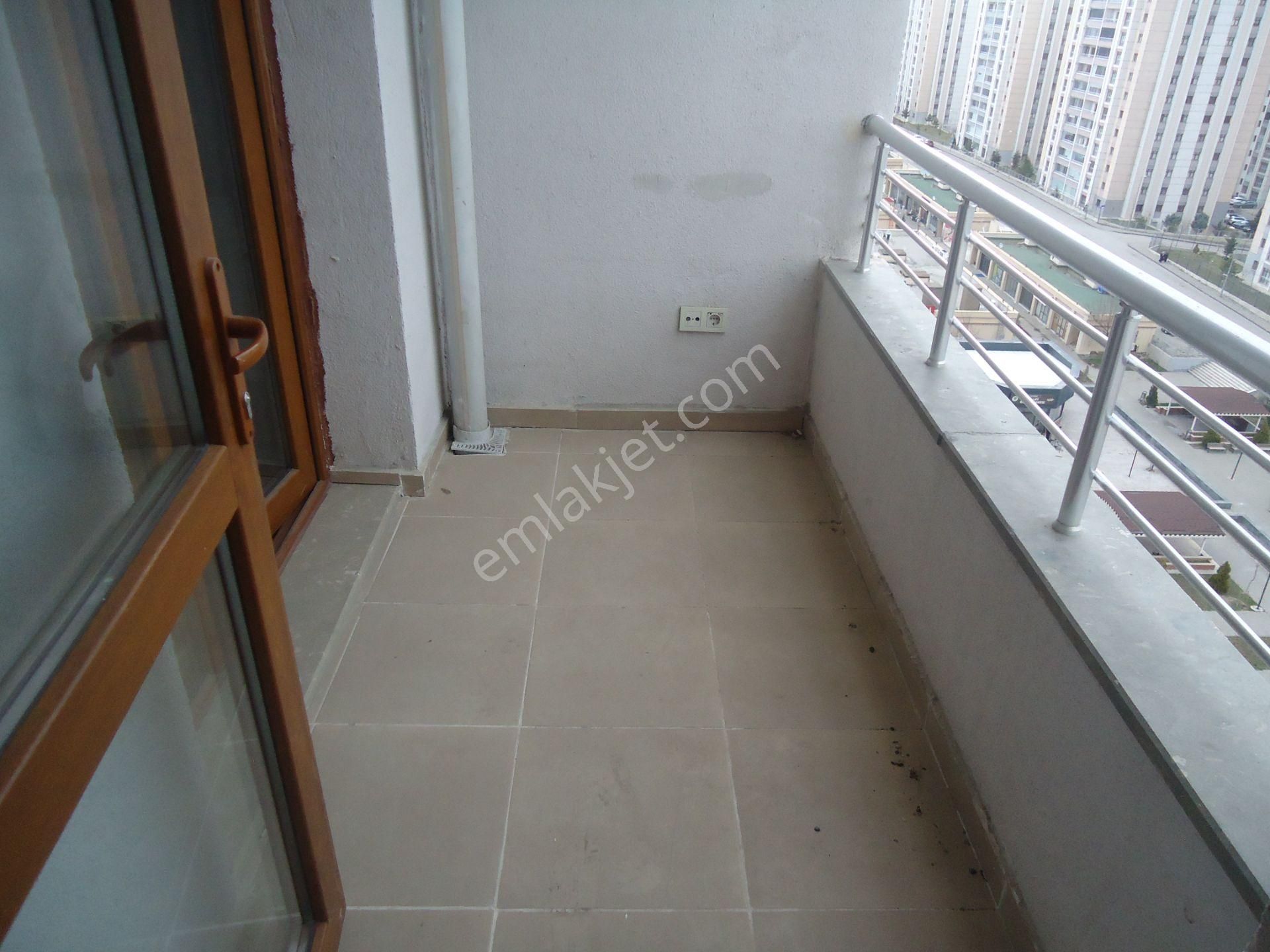 Krc'den Uzun Bloklarda Manzaralı Kiralık 3+1 Daire - Görsel 10