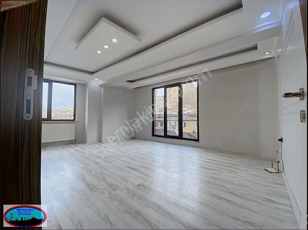 Kağıthane Hürriyet Mah. 9 Yıllık Binada Otoparklı Acil Satılık - Görsel 5