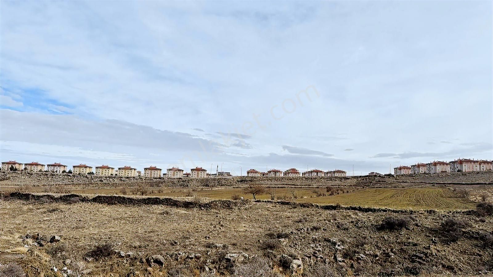 Toki Demokrasi Mahallesinde Yola Cepheli Satılık Tarla - Görsel 5