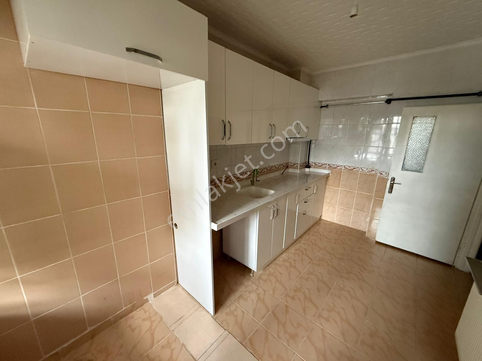 Krc'den Anadolu Caddesine Okula Marketlere Yakın Satılık 3+1 Daire - Görsel 2