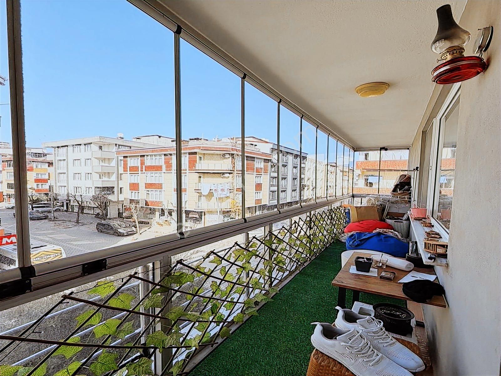 Metrobüse 5 Dk Mesafede !!! 125m² Balkonlu İskanlı 3+1 Daire - Görsel 21